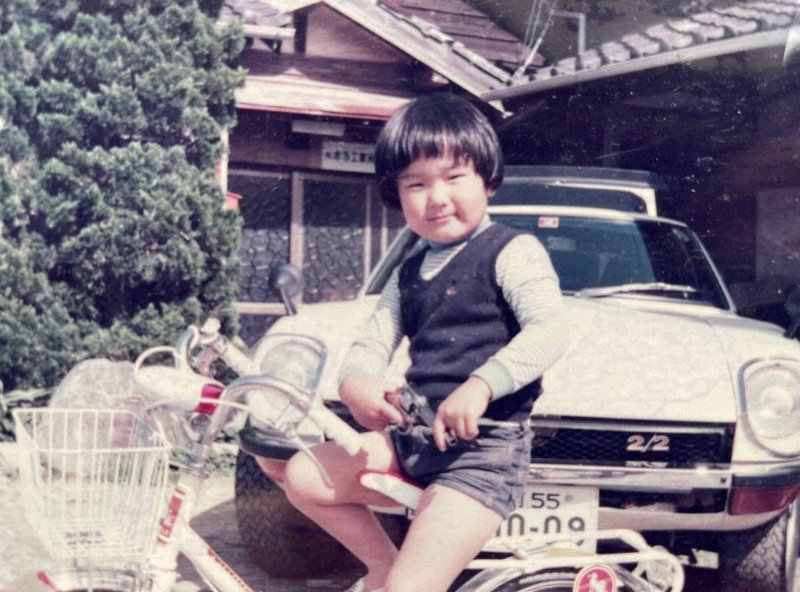 幼い頃の本多孝充さん=本人提供