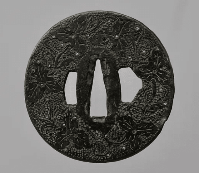 【刀装具 #501】 古き良き古金工の名作　室町末期～桃山期頃　赤銅地　金象嵌　植物図　目貫　桐箱付　【検：刀剣/拵え】 刀装具 #0571 ☆値下げ 古き良き古金工の名作！ 保存刀装具 室町