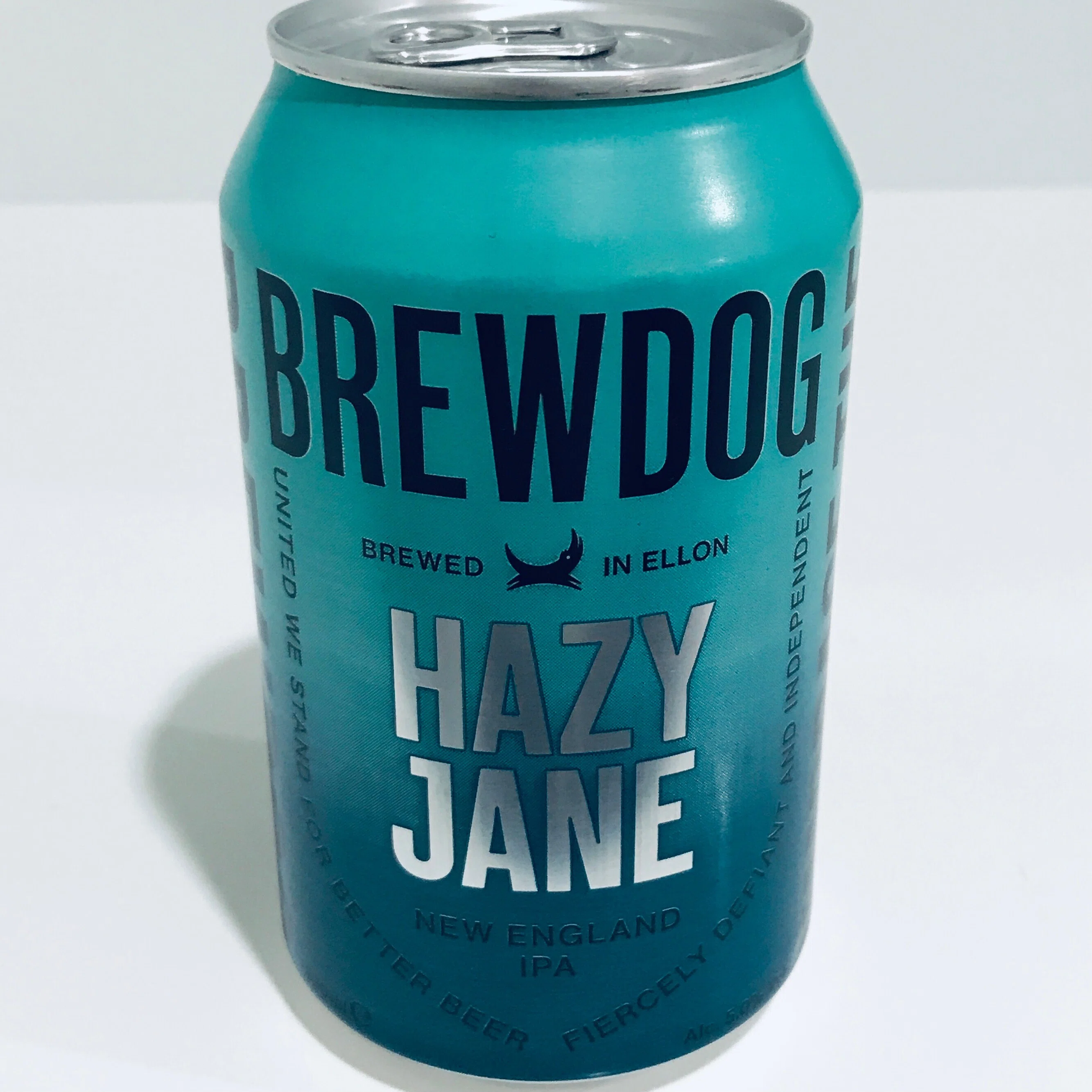 ジャケ買いビールレビュー】軽い飲み口のジューシービール-ブリュー