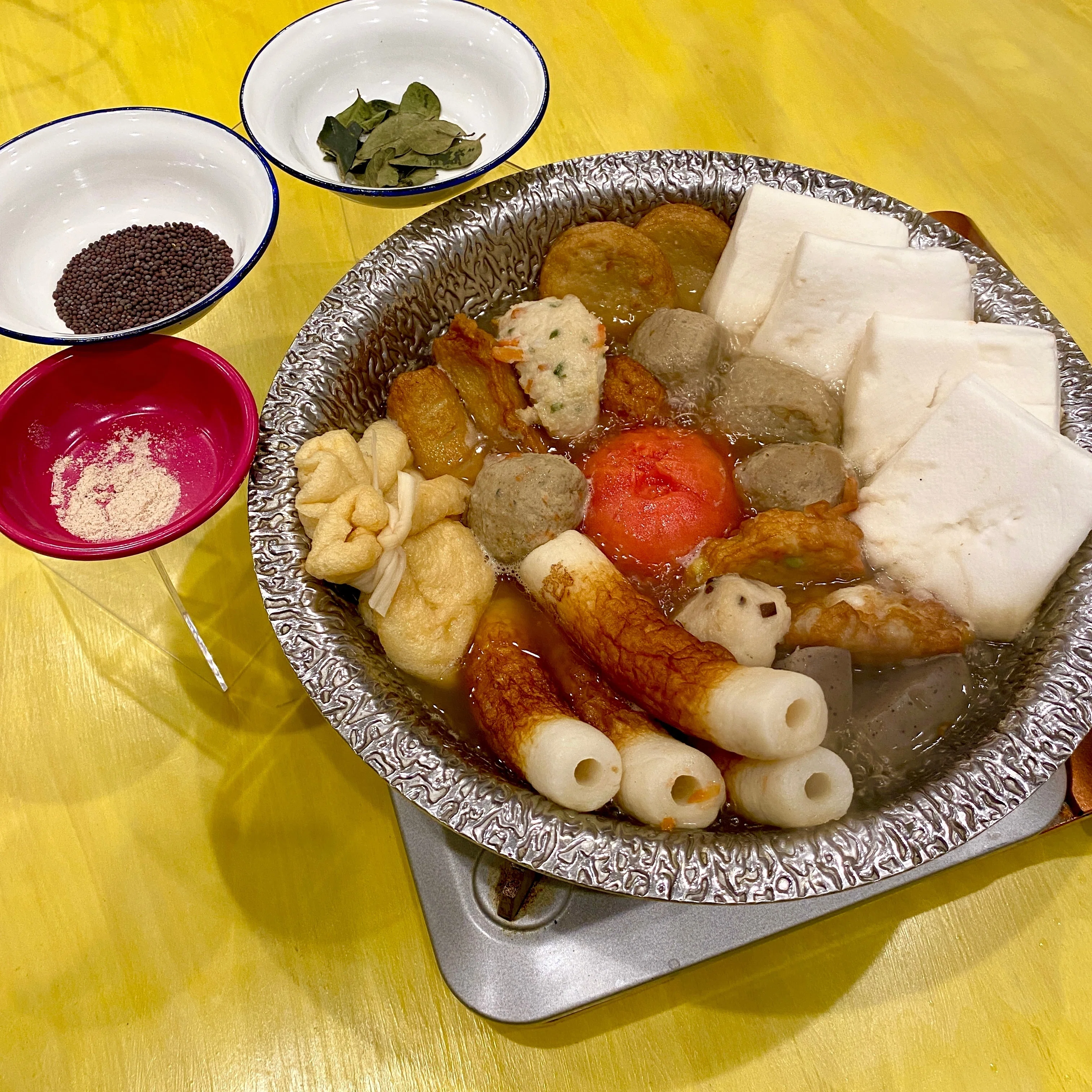 おでん＋ヒングa.k.a悪魔の糞、の味を新年会で検証。｜#34｜カレー三兄弟