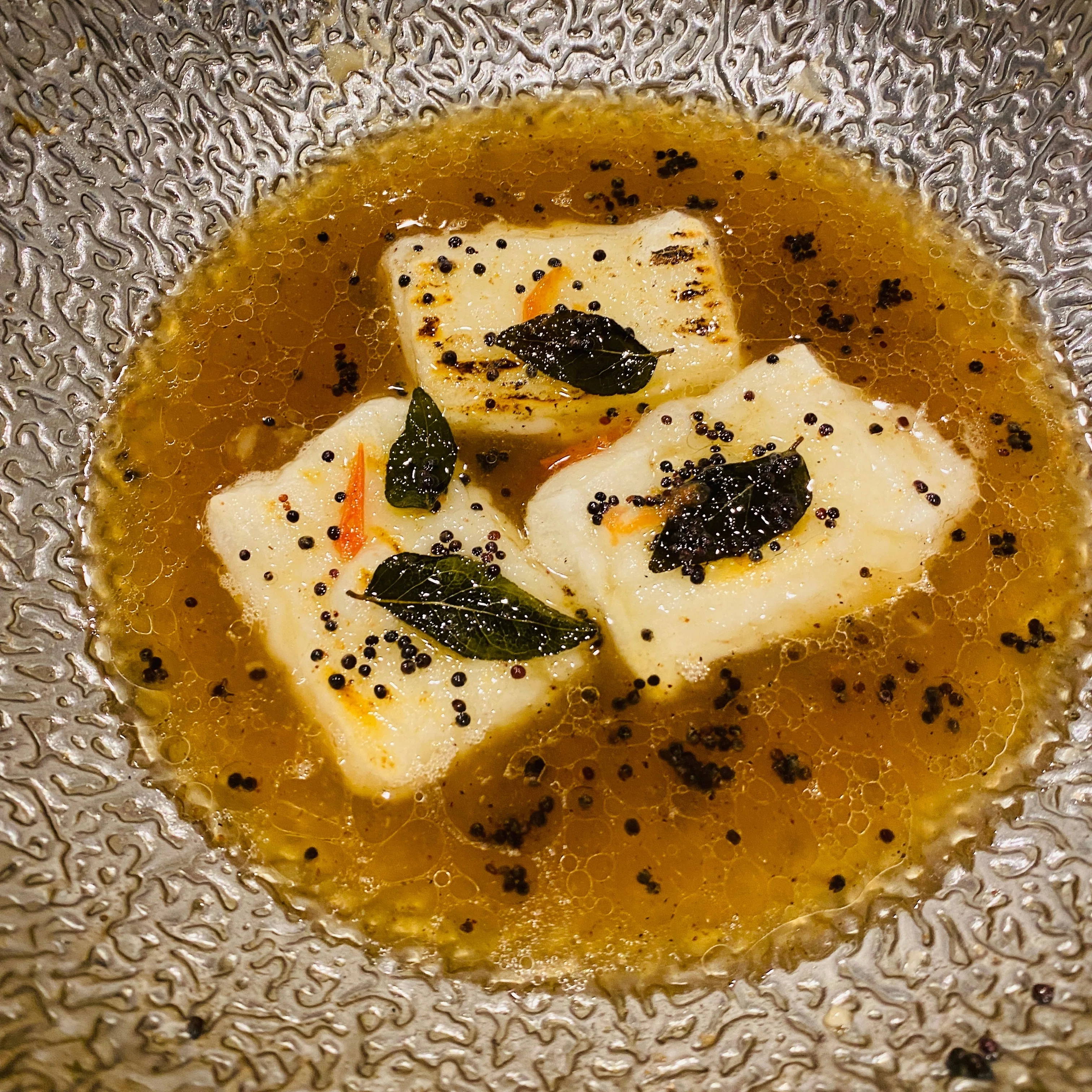 おでん＋ヒングa.k.a悪魔の糞、の味を新年会で検証。｜#34｜カレー三兄弟