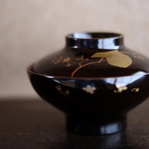 ちーちゃん様明治３２年美品武家旧家蔵出時代朱色木製金蒔絵漆器茶碗箱付コレクション ちーちゃん様明治32年美品武家旧家蔵出時代朱色木製金蒔絵漆器