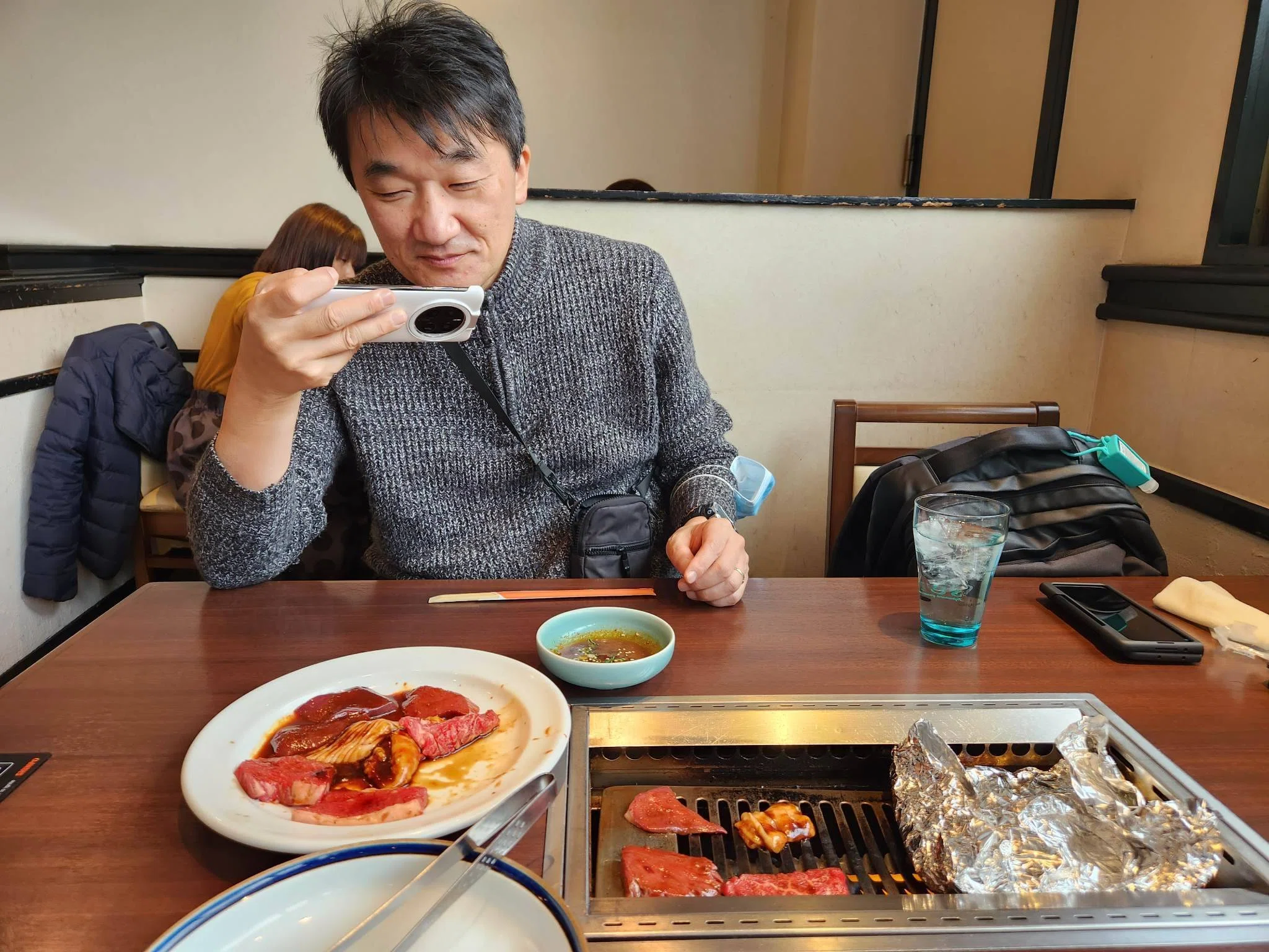 年の瀬の大阪日本橋で中古スマホ3台を買う（アメリカ行く途中）｜山根