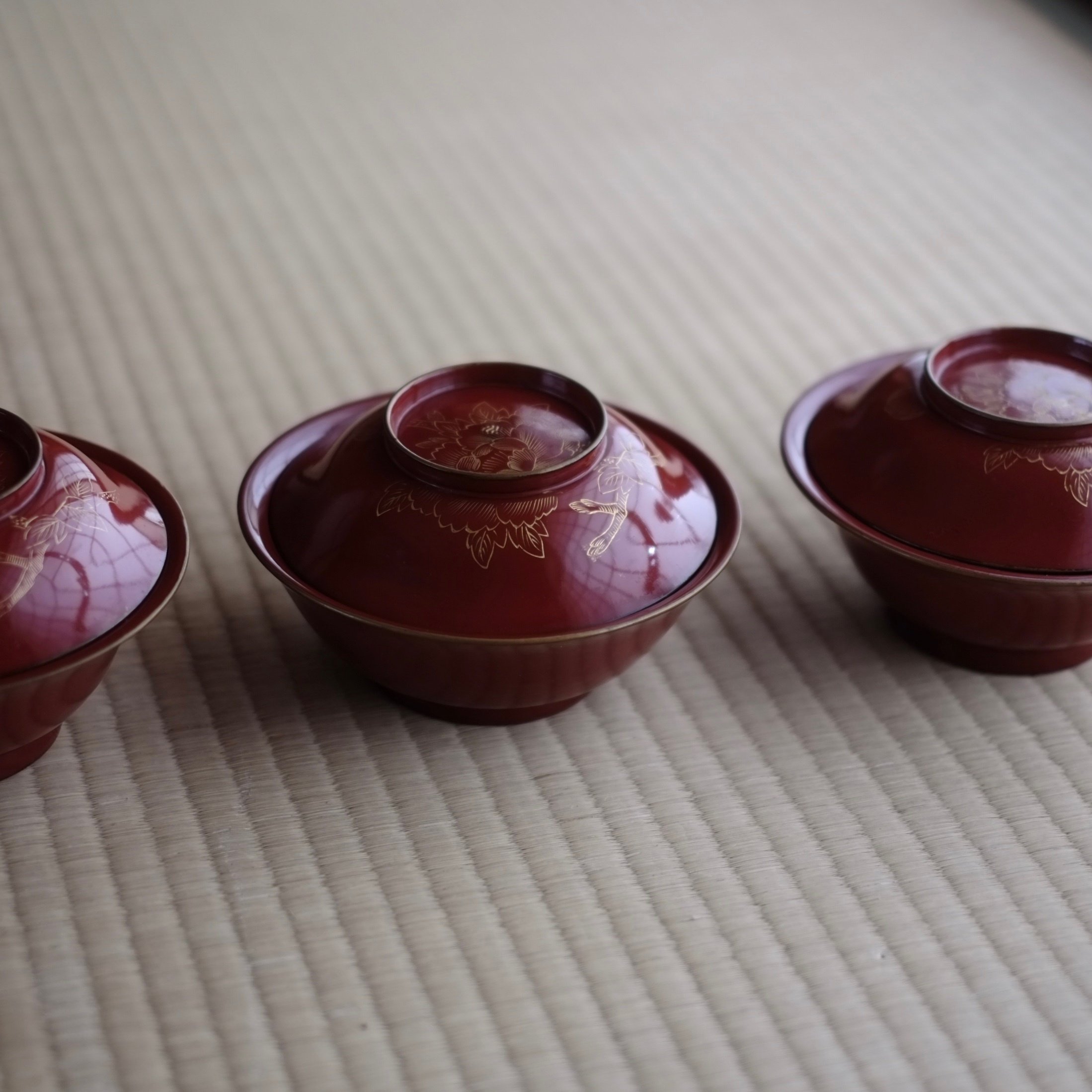 骨董 お椀 蒔絵 漆絵 蝶に牡丹 木製 漆器 蓋付き 椀