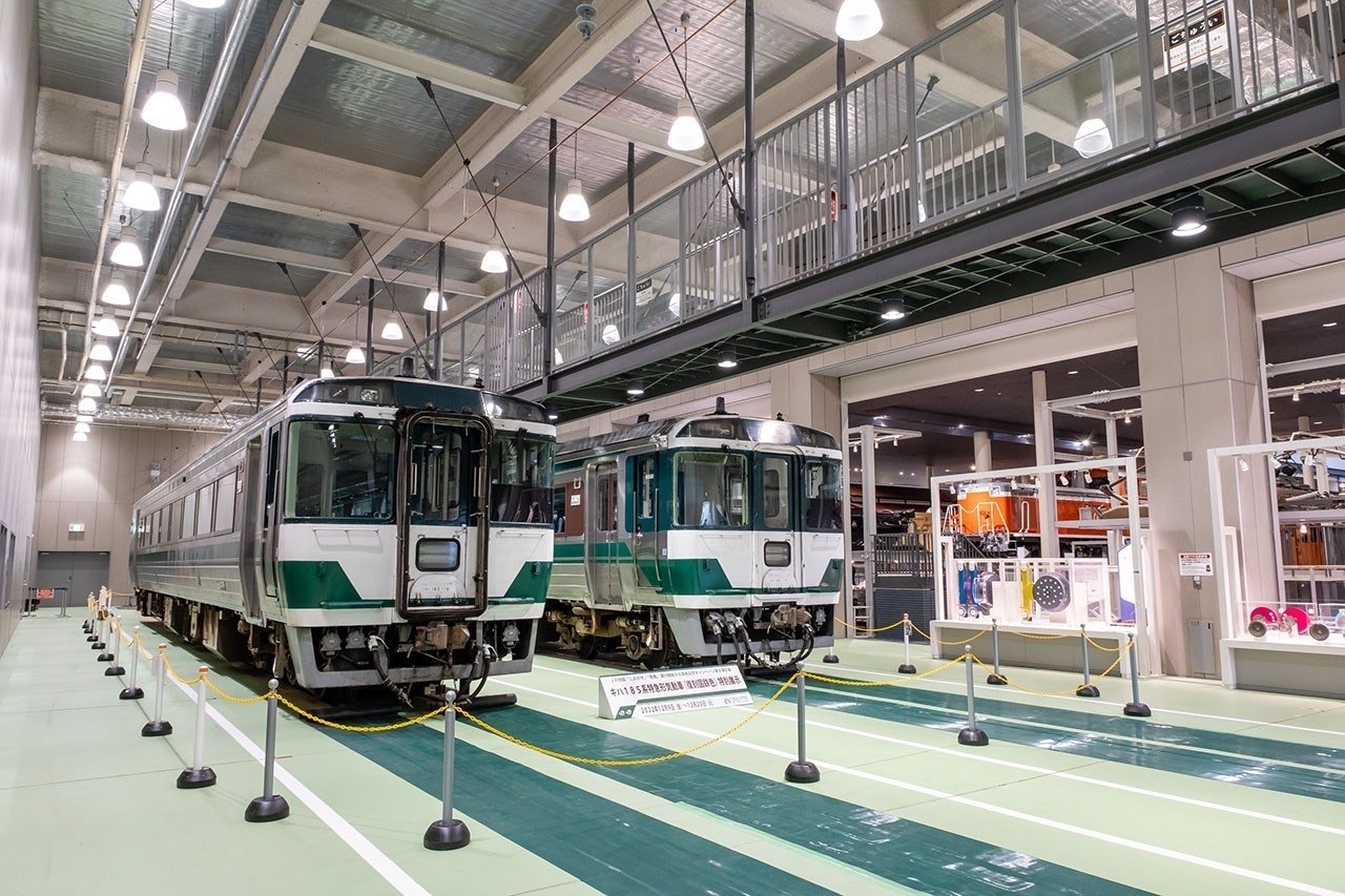 JR四国 キハ185系復刻国鉄色 京都鉄道博物館特別展示を見てき