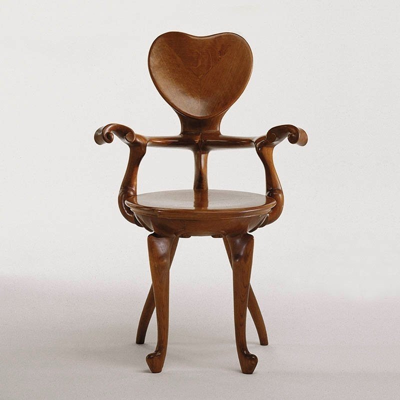 椅子】曲線愛の表れ、ガウディのカルヴェ・アームチェア！｜横山くらい