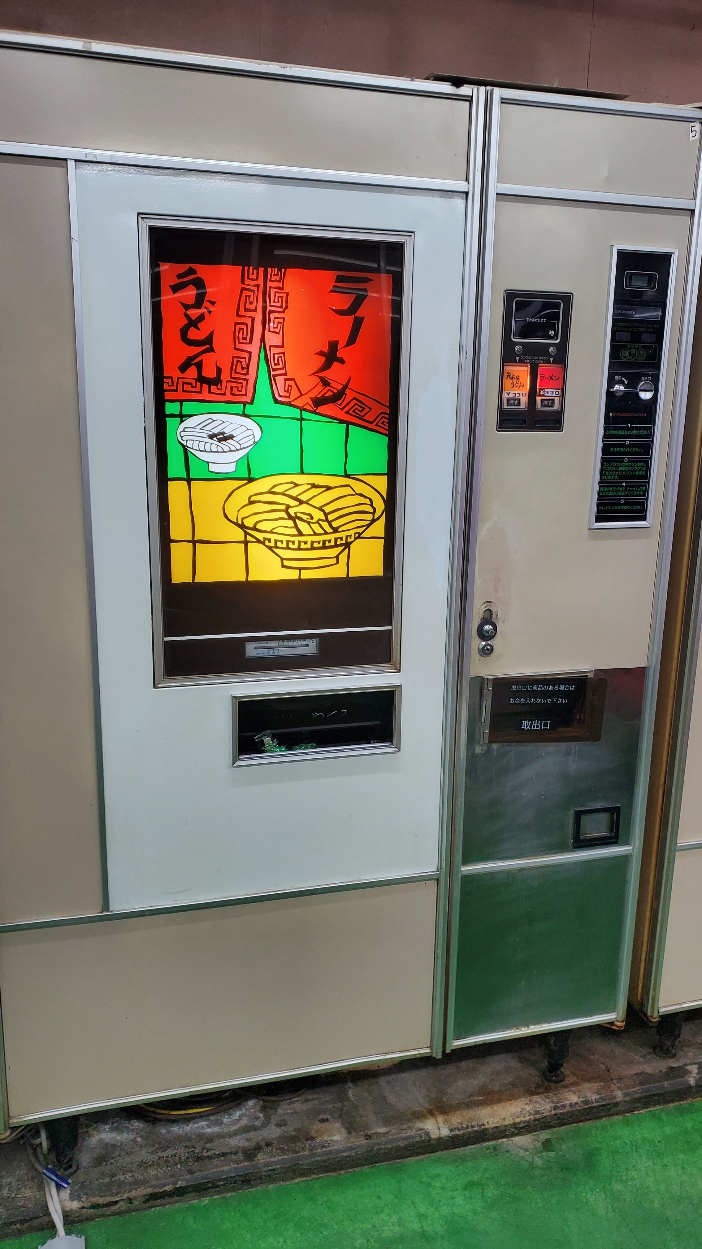 レトロ自販機がある『ピット・イン77』に行ってみた｜空目ハルヒコ