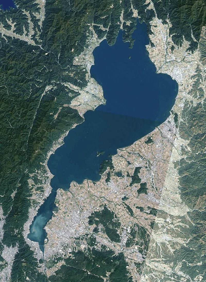 琵琶湖の形は