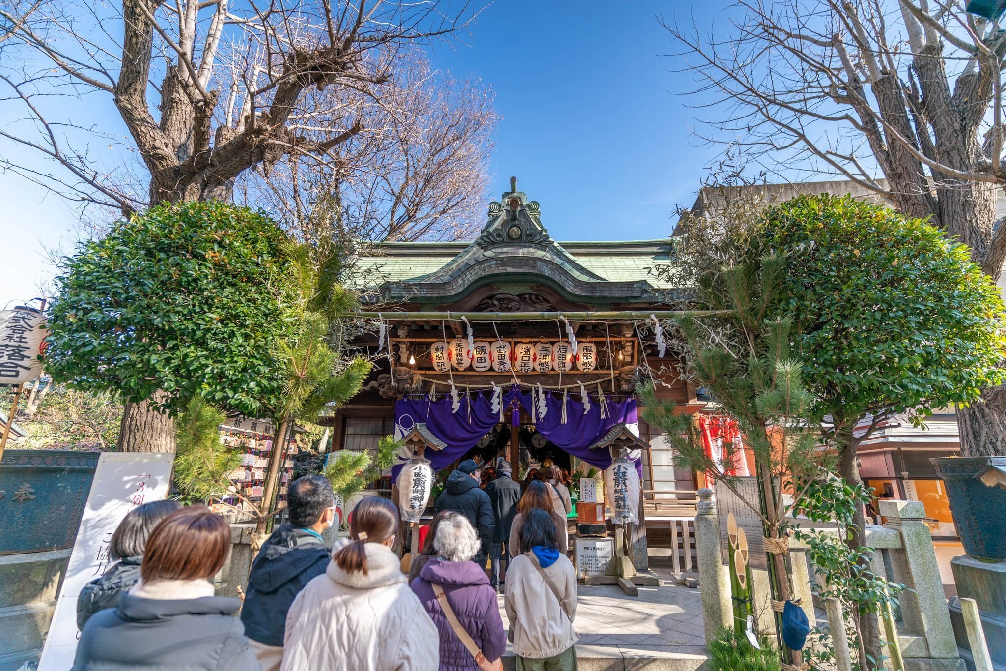 お正月の「獅子舞」は、なぜ頭を噛んでくる？｜小野照崎神社