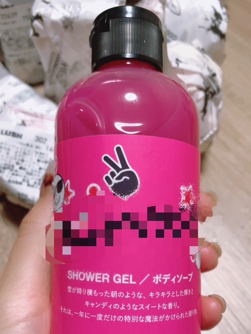 LUSH スノーフェアリー シャンプー、グリッターボディソープ、ボディ