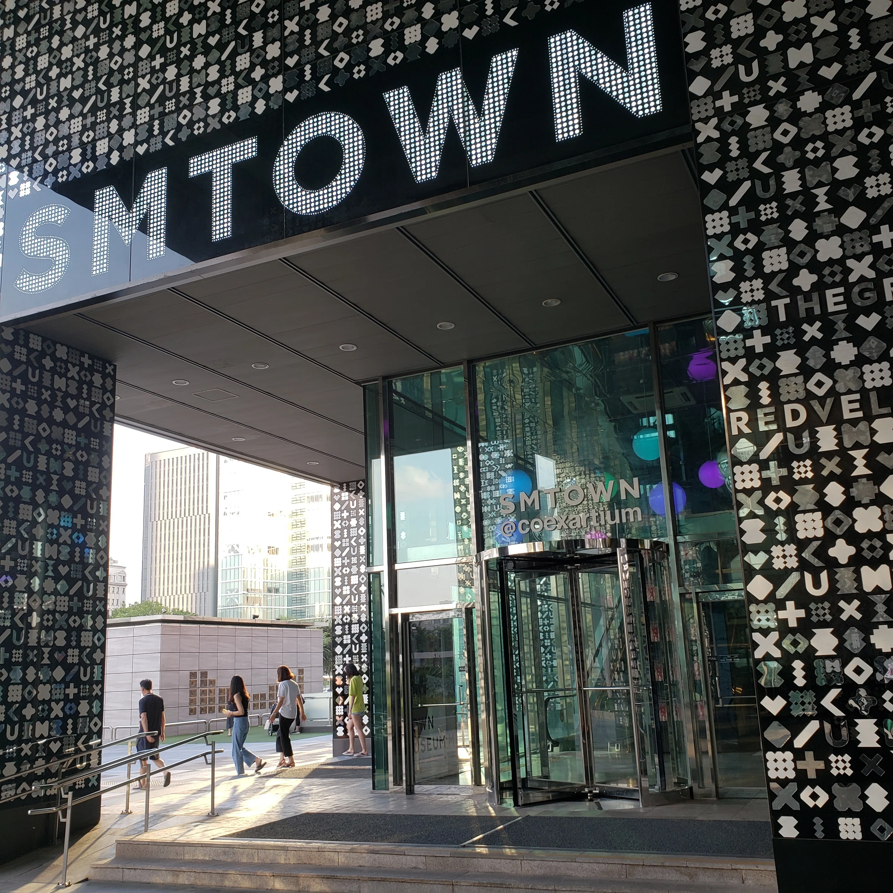 私たちの楽園 :SMTOWN COEX artium 写真資料｜白蝶