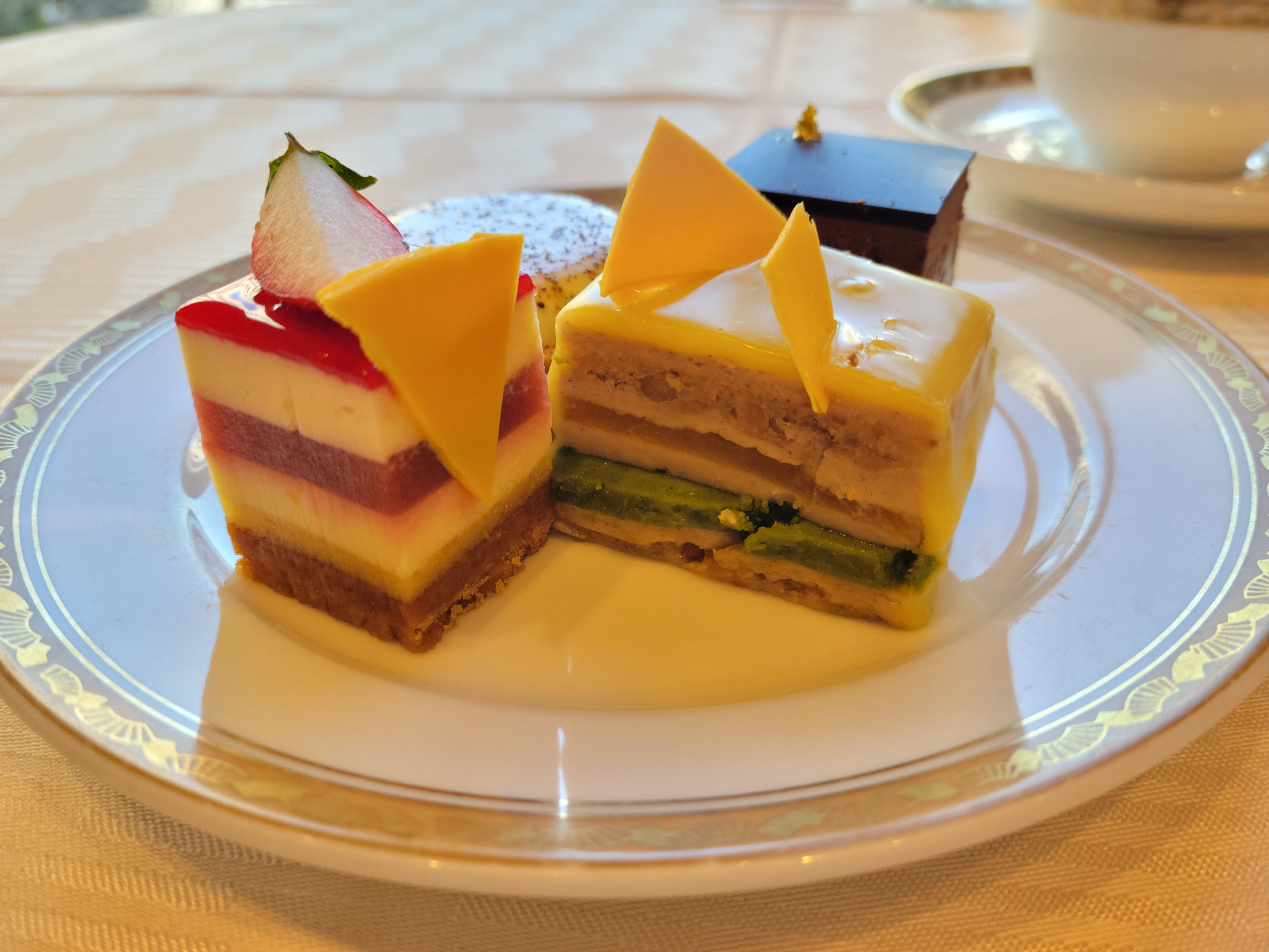 PIERRE HERME MACARON (フランス・パリ) 絶版