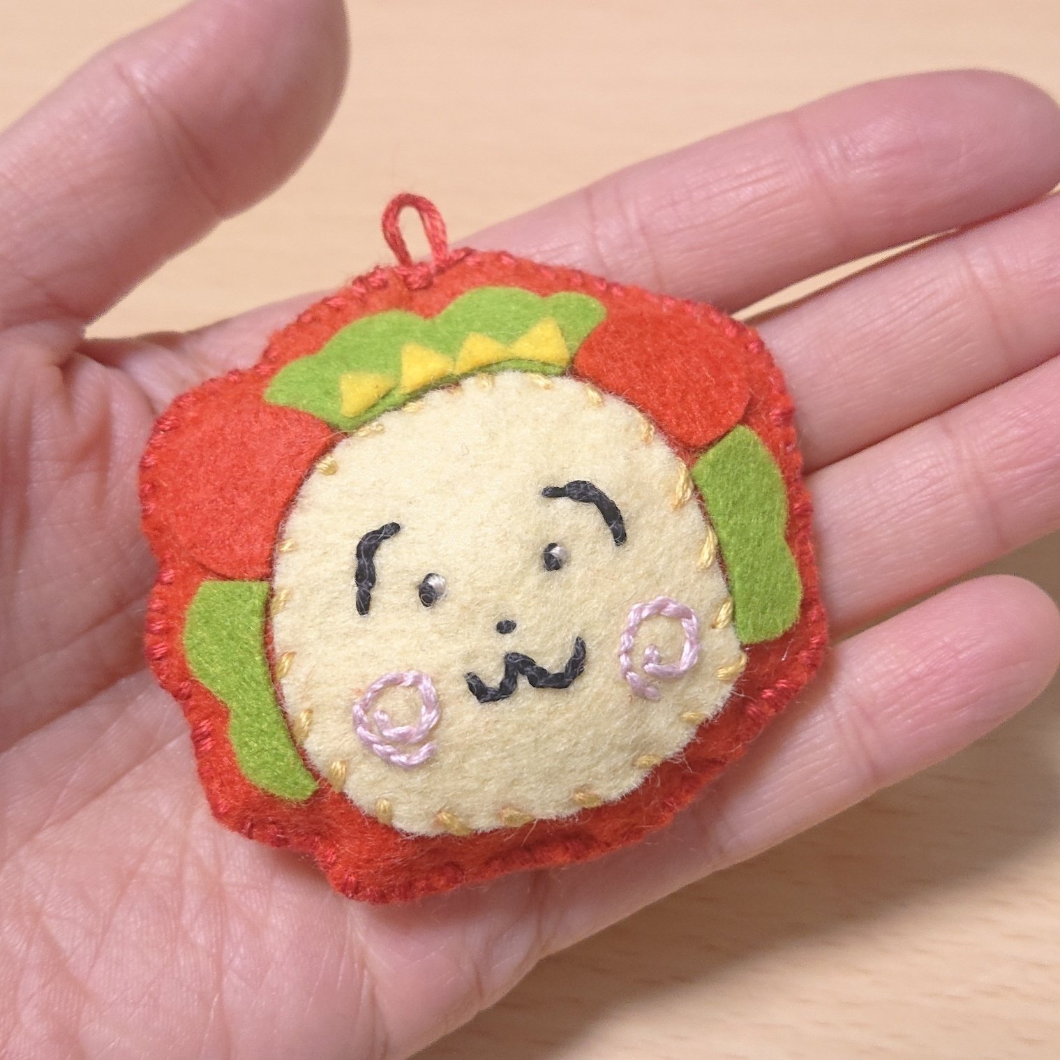 刺繍の沼」にハマりそう…【フェルトマスコット作り】｜ねずみ