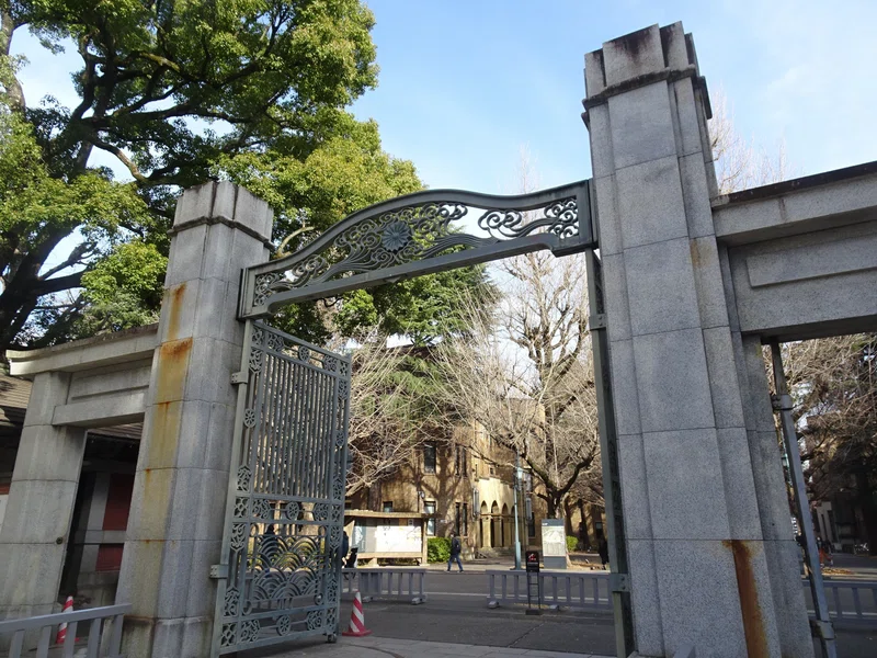 東京大学の本郷キャンパスを訪問して1～正門や付近の建物を見る｜門田和雄
