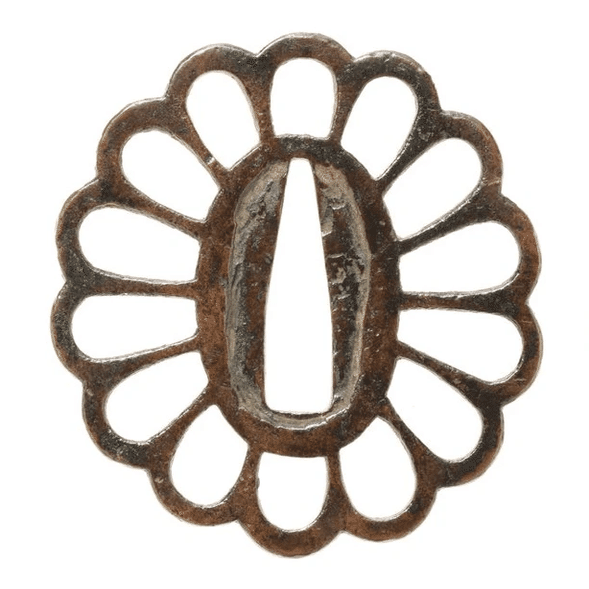 鐔　菊花透かし この菊花透の鉄鐔はいつ頃のものなのか考察｜刀箱師の日本刀ブログ