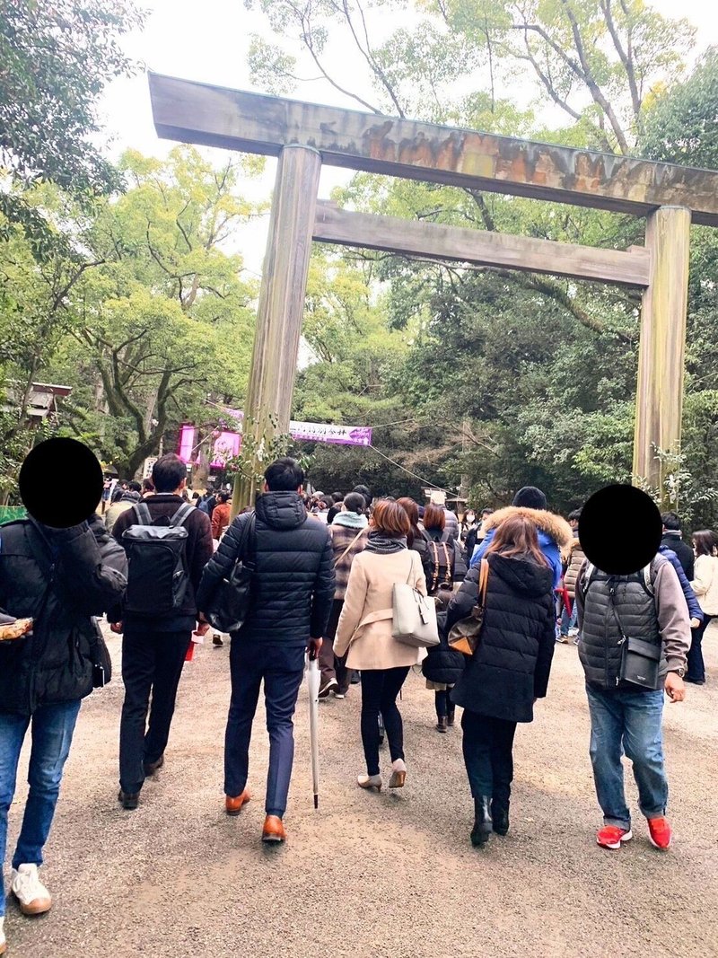 2023年1月4日の熱田神宮の写真です。参拝客がたくさんいます。