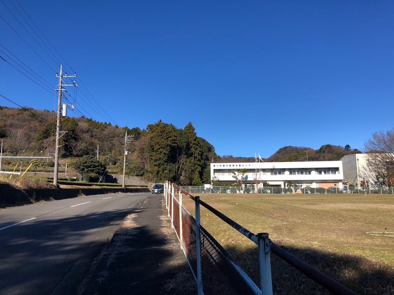 山と歴史の連なる道　三増峠の戦い　首塚から北への道