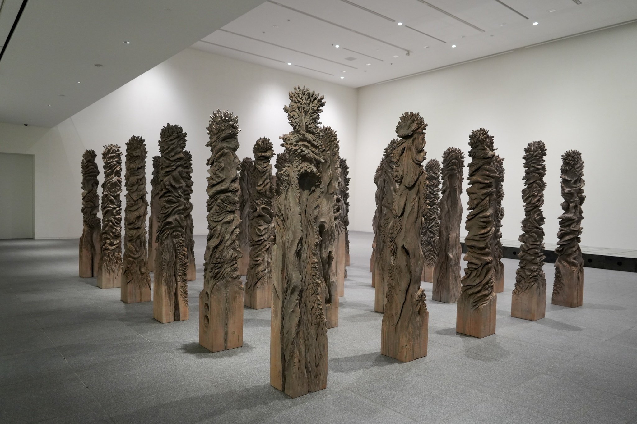 長野県立美術館「戸谷成雄 彫刻 」レポート｜「レビューとレポート」