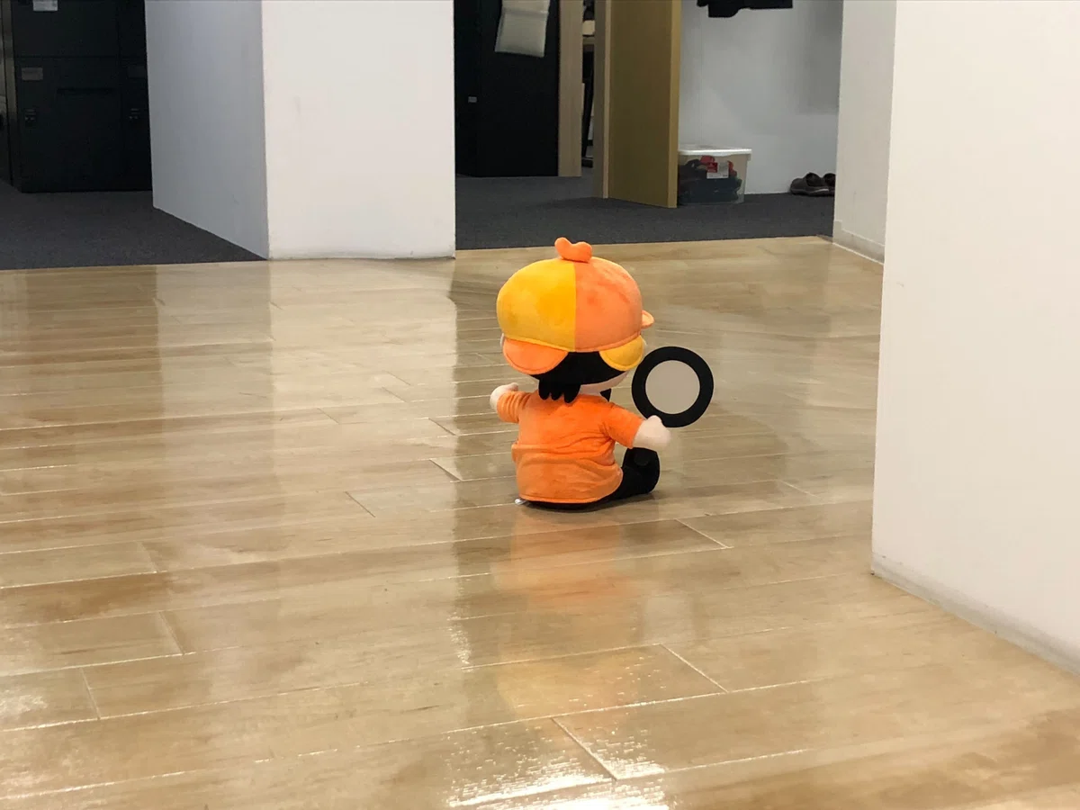 立ち去るホームズくんの画像