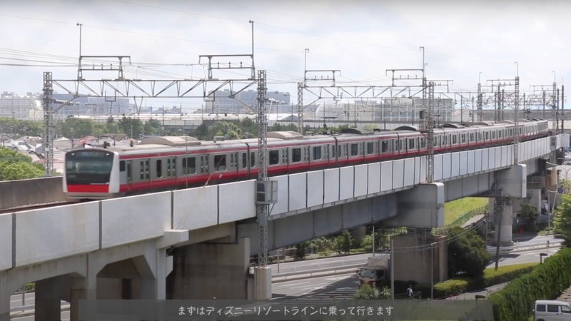 リゾートゲートウェイ・ステーションから見た京葉線の写真