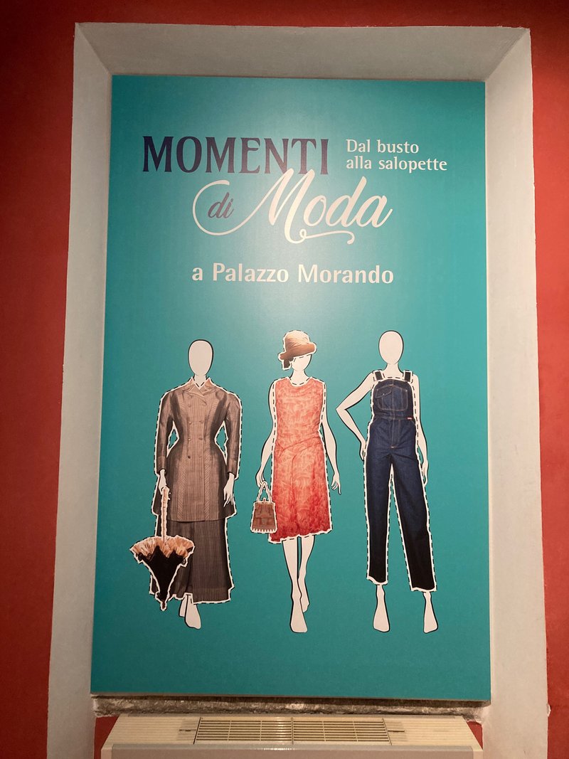 ファッションの瞬間、コルセットからサロペットまで」（Momenti di Moda. Dal busto alla  salopette）：ミラノのパラッツォ・モランドにて開催、20世紀イタリアのファッ｜Nao Masunaga