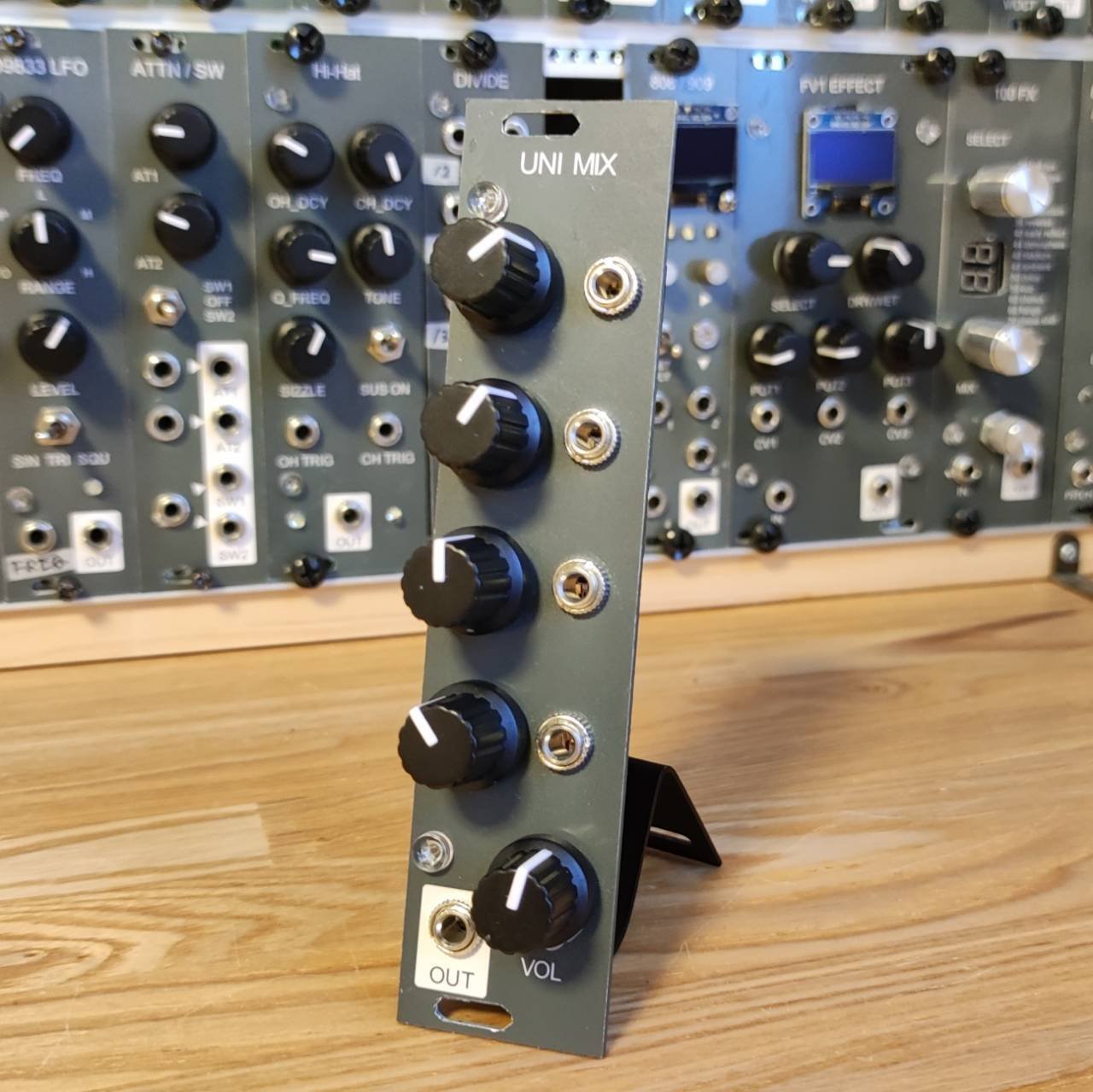 ユーロラック4 + 1 mixer something modular モジュラーシンセ