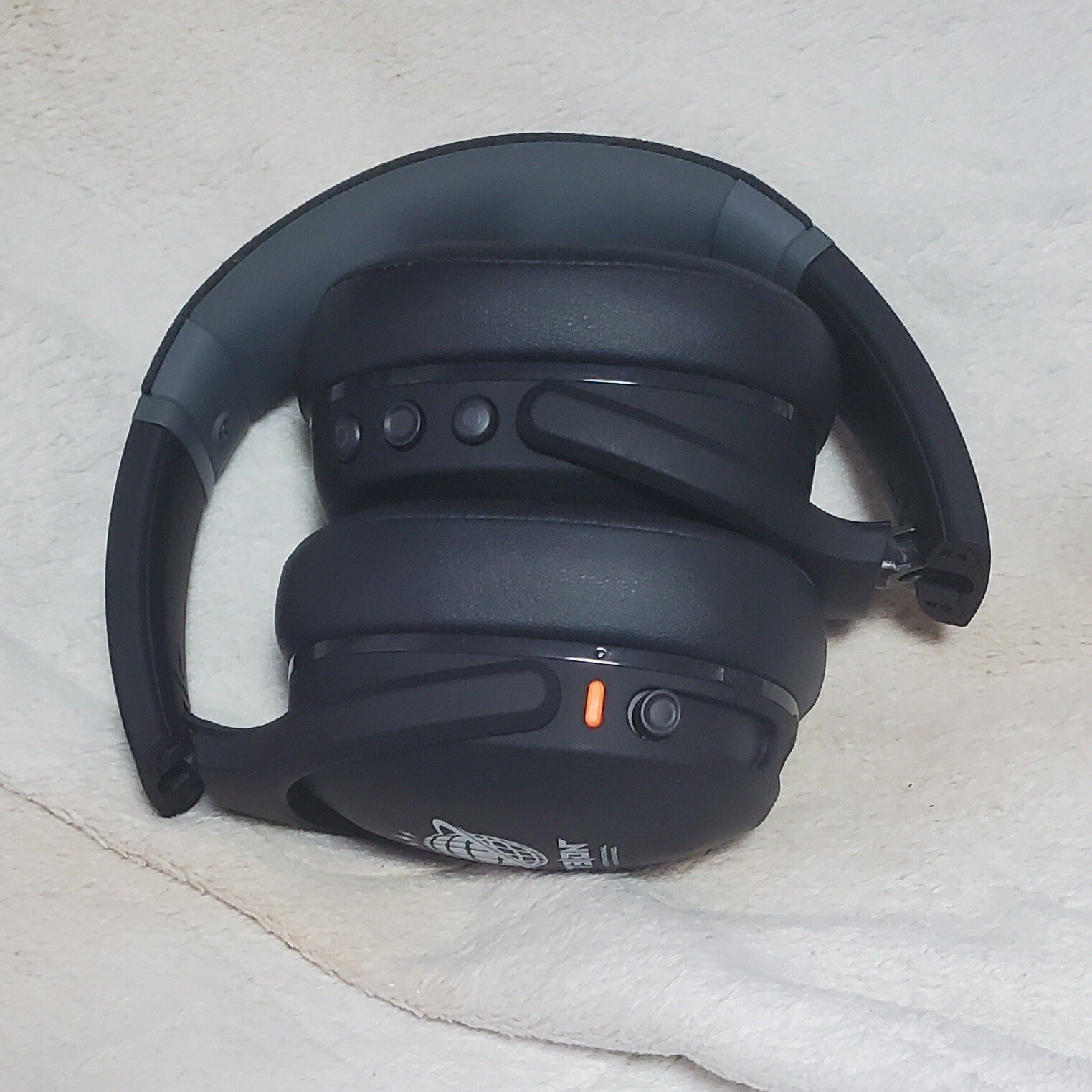 【電音部モデル】Crusher Evo ワイヤレスヘッドホン スタンド付 電音部モデル】Crusher Evo ワイヤレスヘッドホン スタンド付