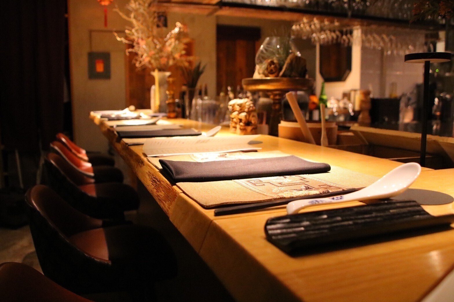 中華料理店のテーブルと椅子(歌舞伎町)