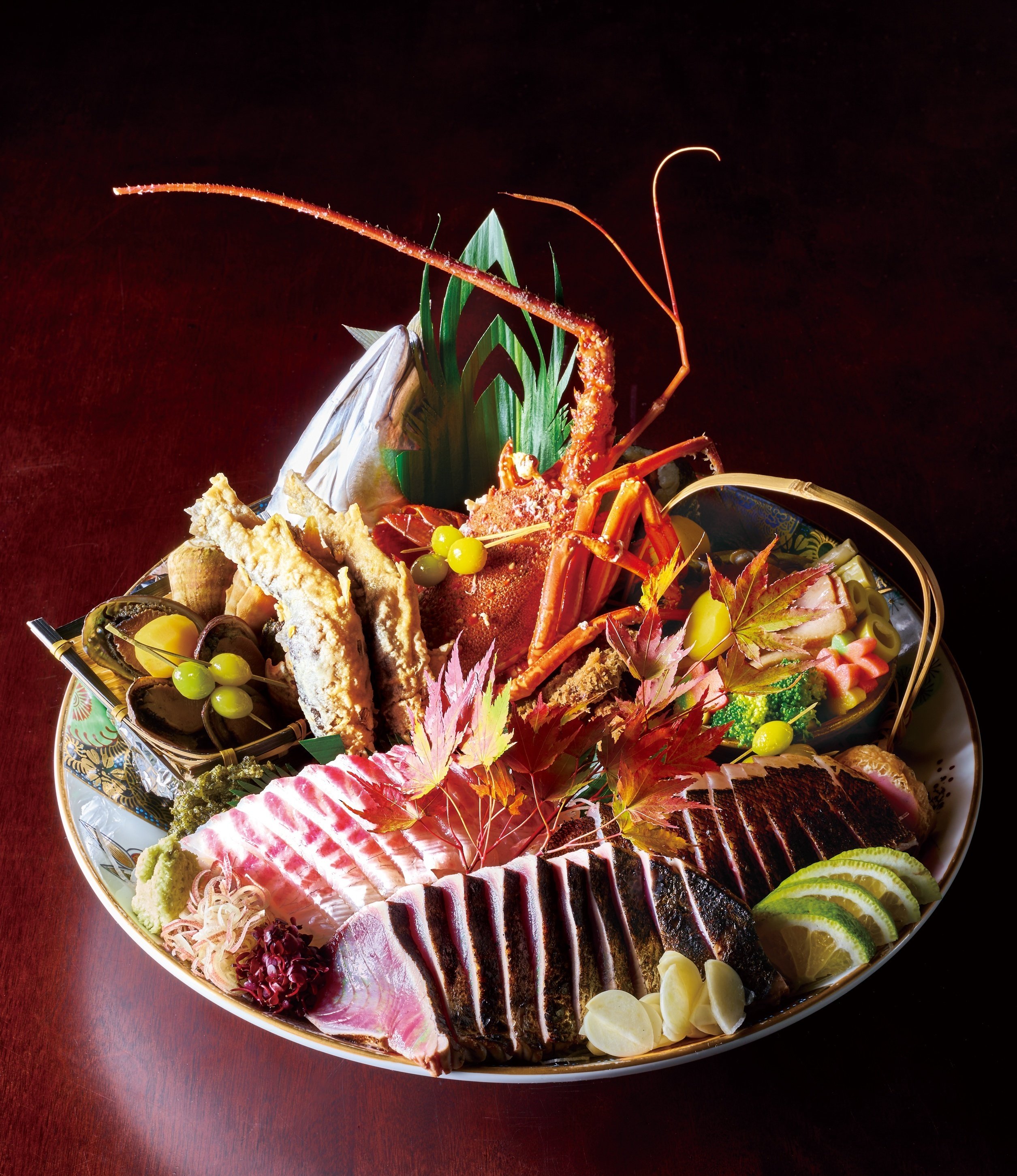 土佐の皿鉢料理】華やかな皿にあふれんばかりの山海の幸（高知県高知市
