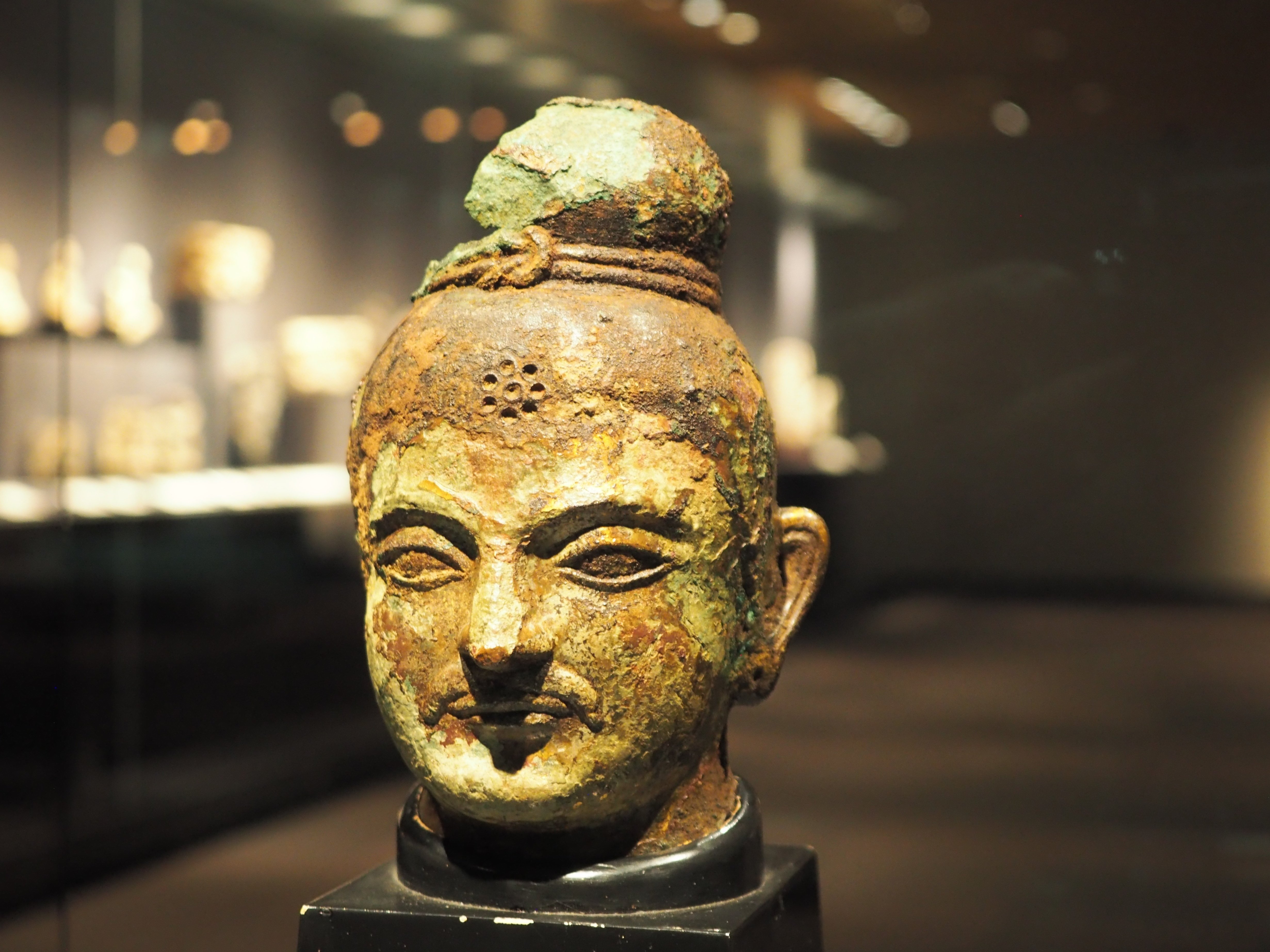 トーハクのイケメン仏像……顔の彫りが深い！ @東京国立博物館｜かわかわ