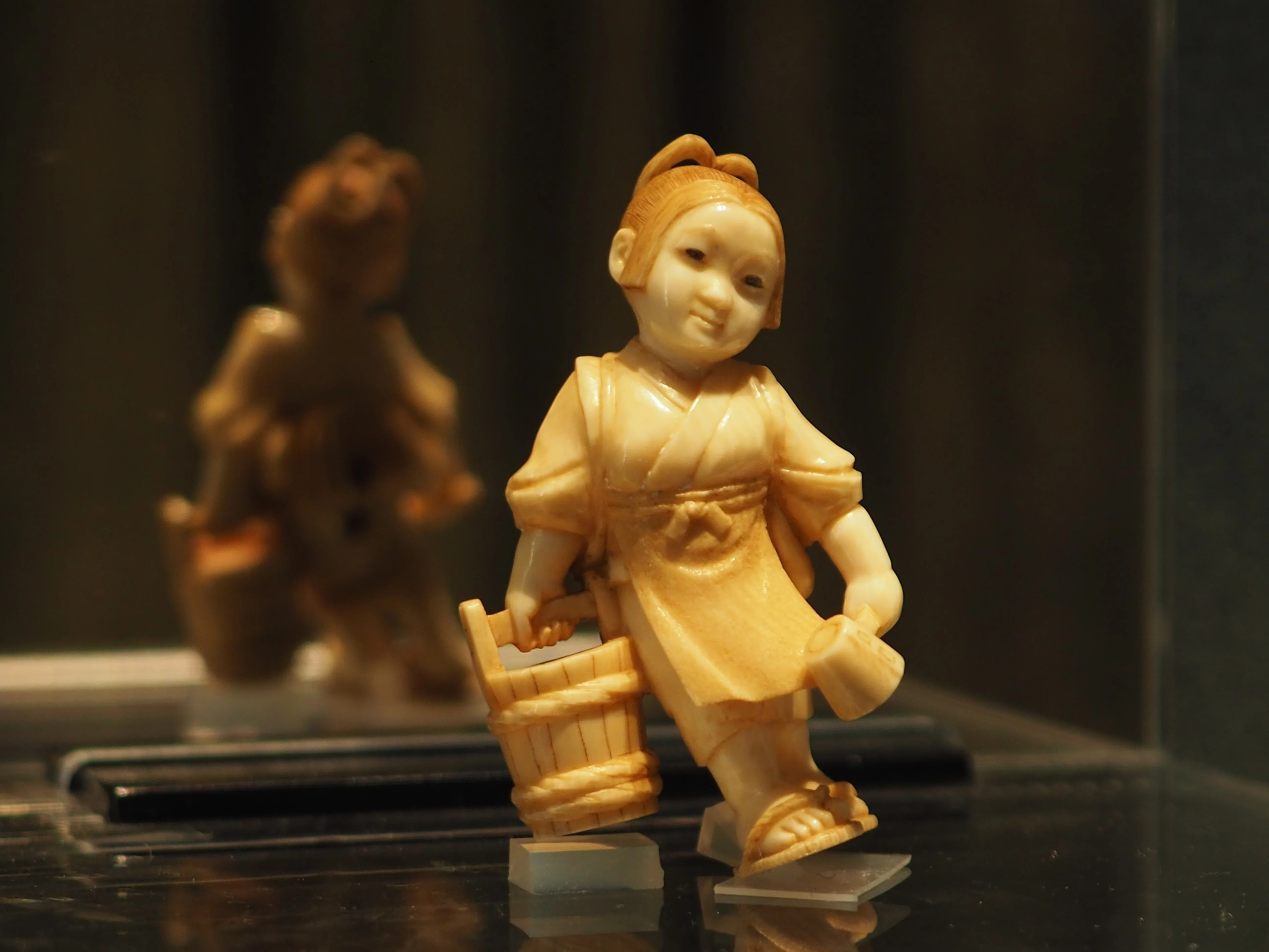 時代物彩色人物置根付 天然素材在銘【花嫁】高7.5cm重27g文金高島田 角隠し 思わずクスッと笑みがこぼれる、高円宮が夫婦で集めた根付 @東京国立