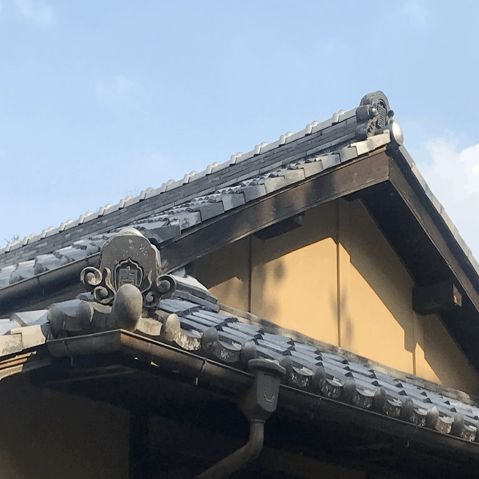 鬼瓦ってなんだ？ その種類と起源｜しじみ ｜デザインを語るひと