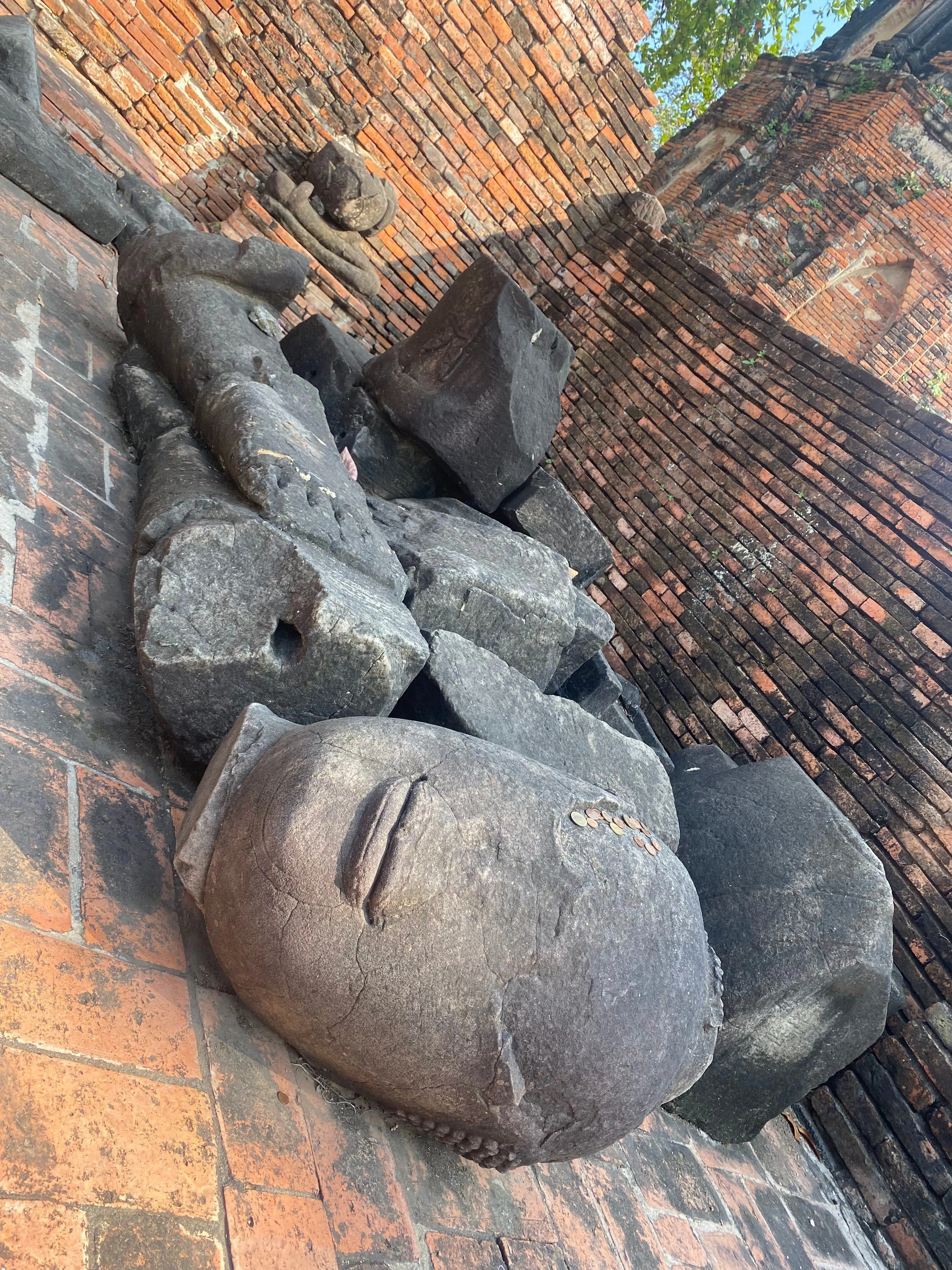 63【顔】アユタヤ旅行②～木の根に埋まった仏頭｜サッカーと教育。