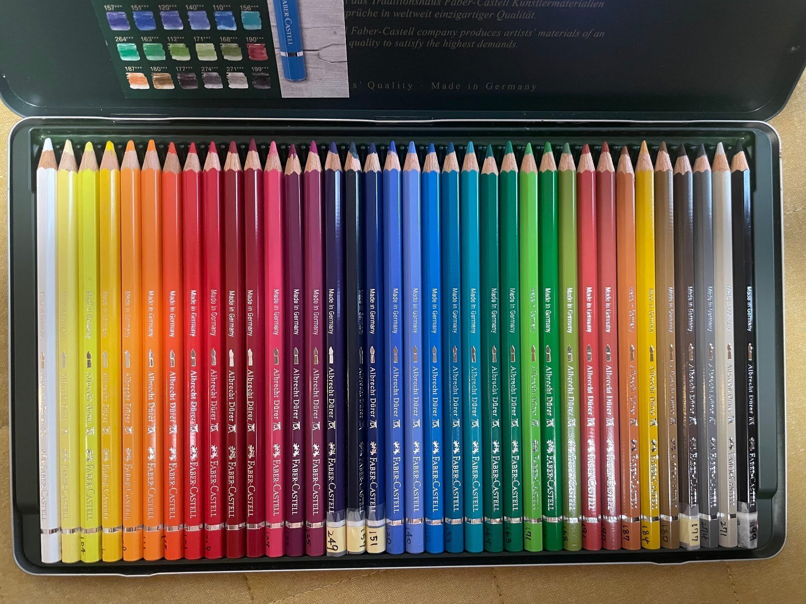 動画を参考に水彩色鉛筆で