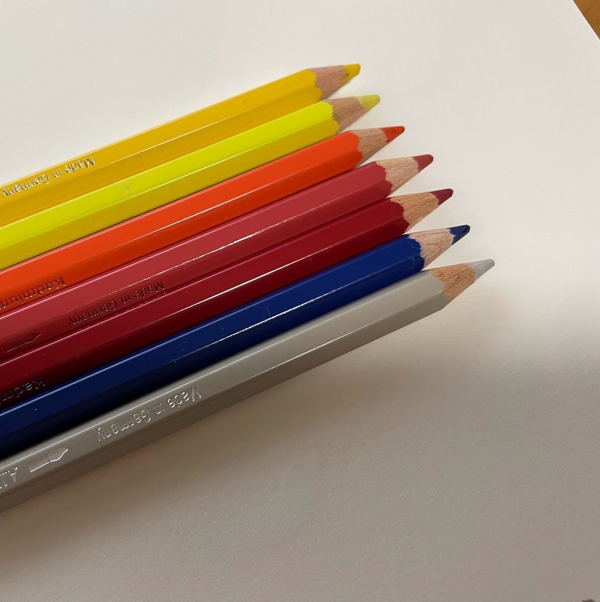 動画を参考に水彩色鉛筆で