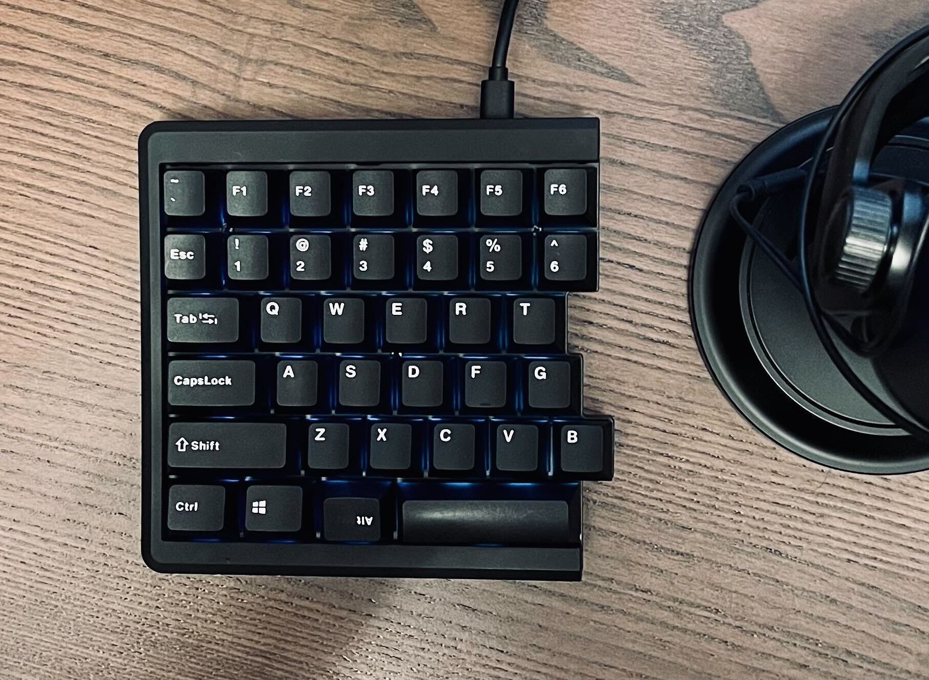 分割キーボード 黒 robaカスタマイズ roBa】愛すべき分割無線トラックボール付きキーボード｜ena