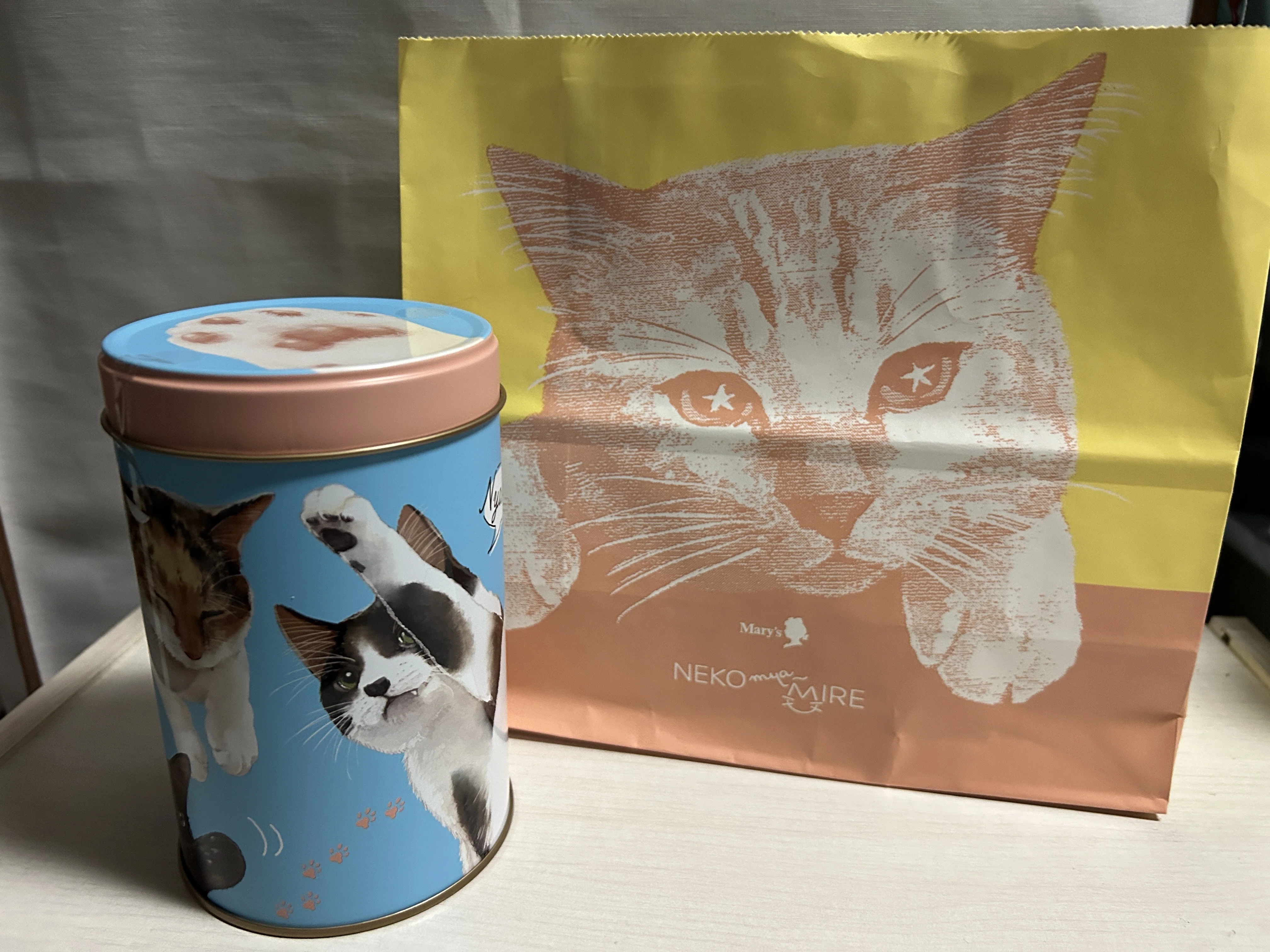 猫のイラスト入💛おてて缶💛メリーチョコレート｜しもまゆ🍀魅力を言語