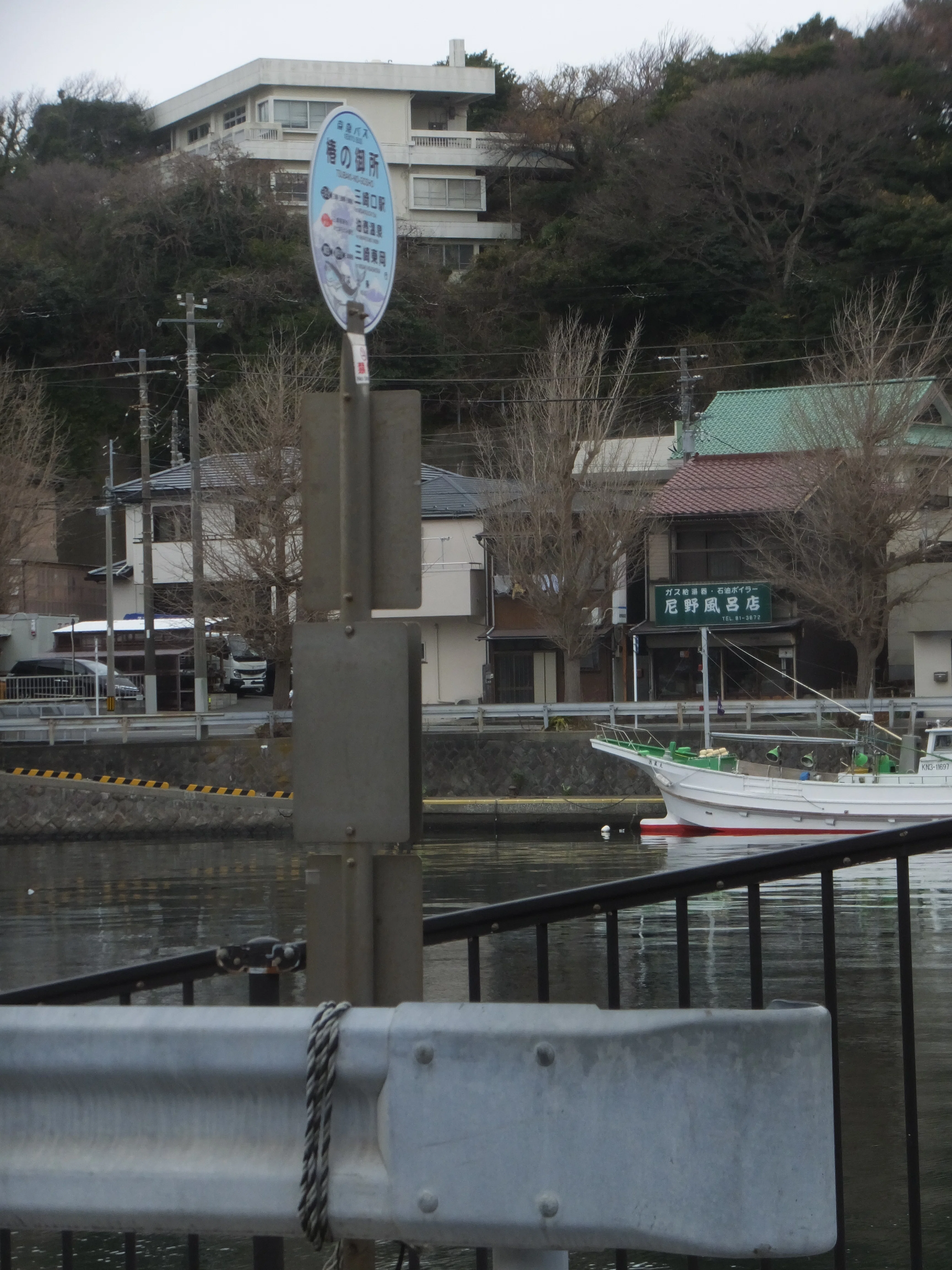 バス停のある風景：京急バス剱崎線｜穂高渓太郎