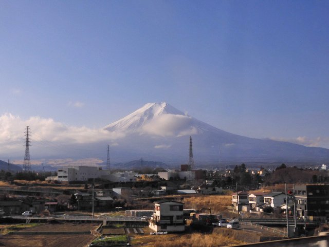 2023/01/19　富士すそ野ウォーク第17回で見た富士山　最終回にふさわしく（？）行きのバスの車窓から、歩きながら、そして帰りのバスからも富士山を見ることができました。(^^)