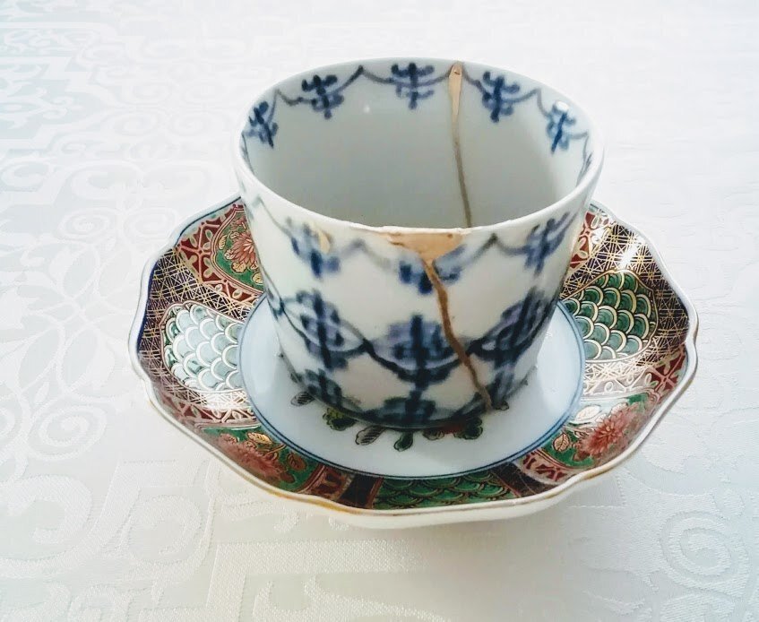 金継のうつわ ☆金継ぎいろいろ♫ ヒビの入った茶碗 本漆継ぎ(漆、錆) 白漆