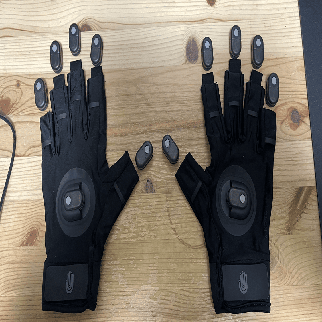 Hi5 2.0 VR Glovesを買ってみたので利点と使い方と諸々｜Segment