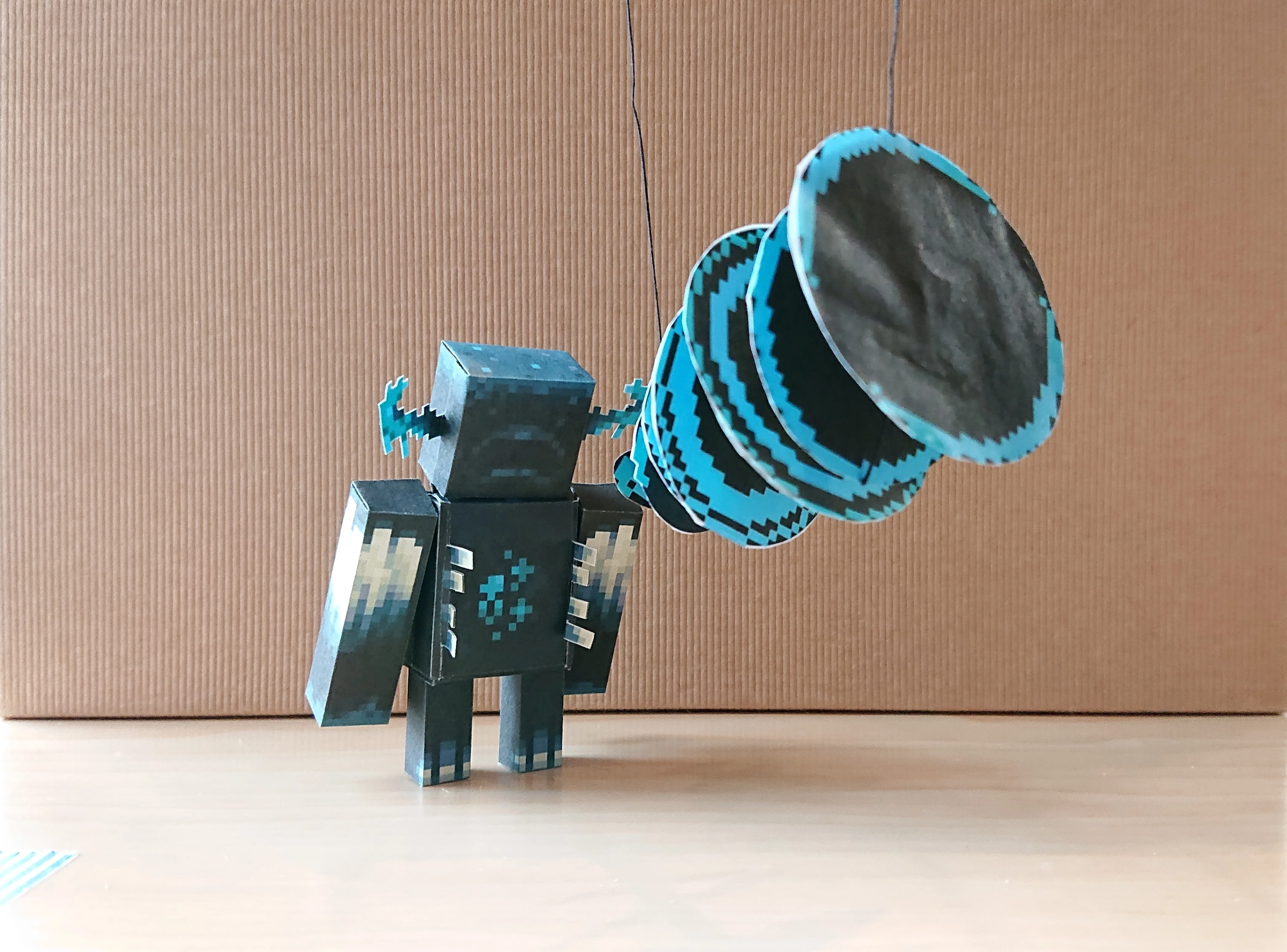 I made a video on how to make a 'Warden with raised arms' in Minecraft ...