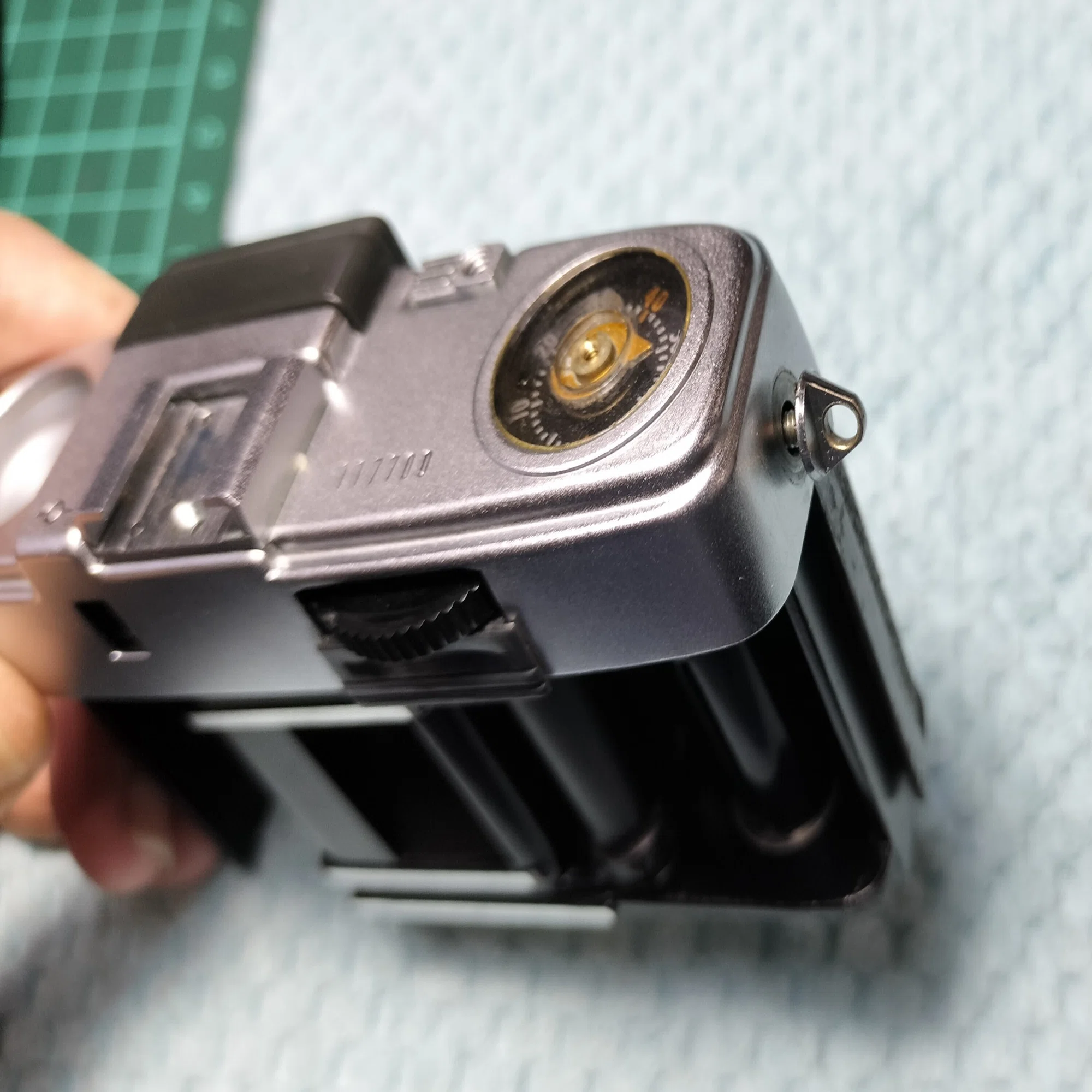 Olympus Pen Sの分解｜フィルムカメラ修理のアクアカメラ