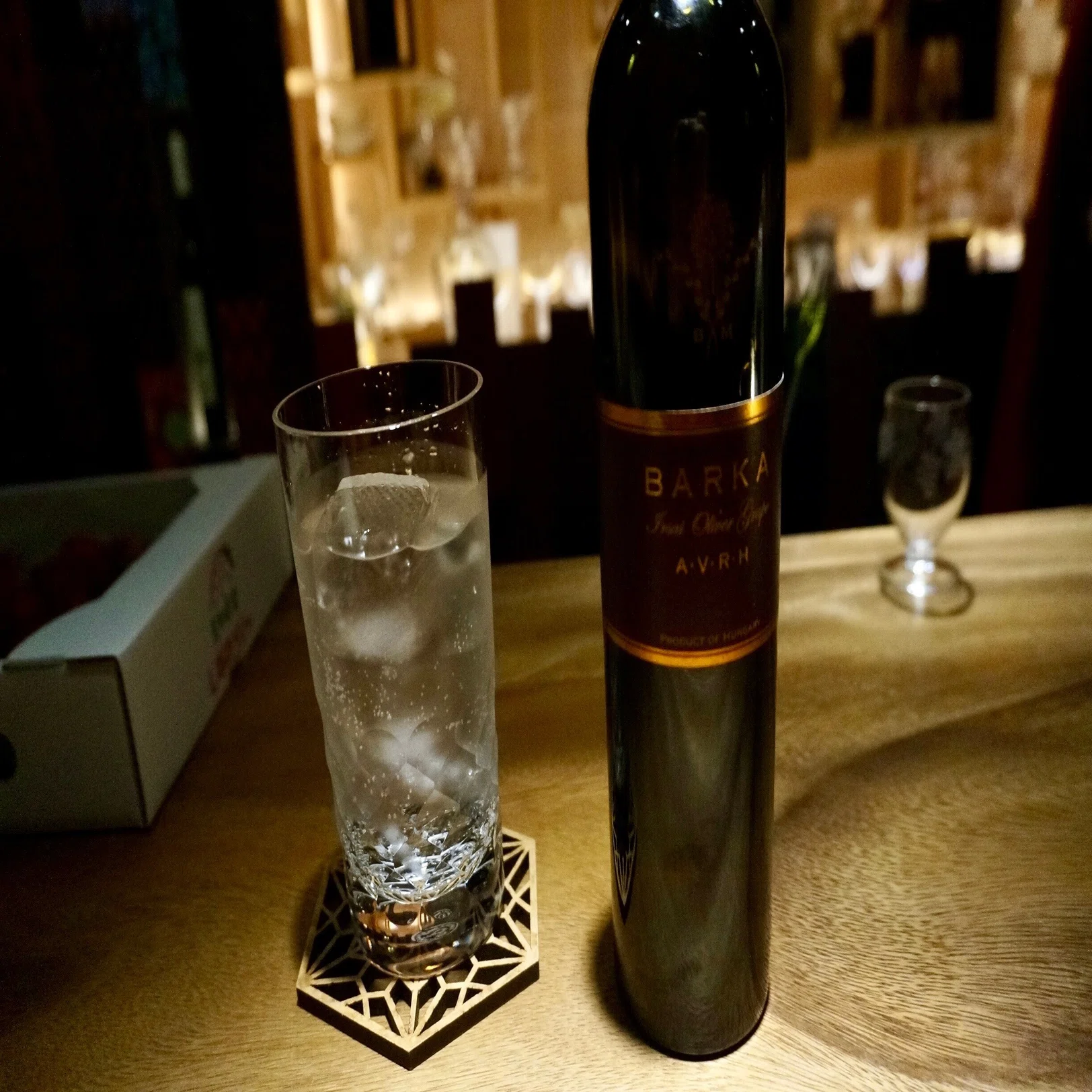 飲む香水】ハンガリーのフルーツ酒「パーリンカ」を体験 Bar Pálinka 