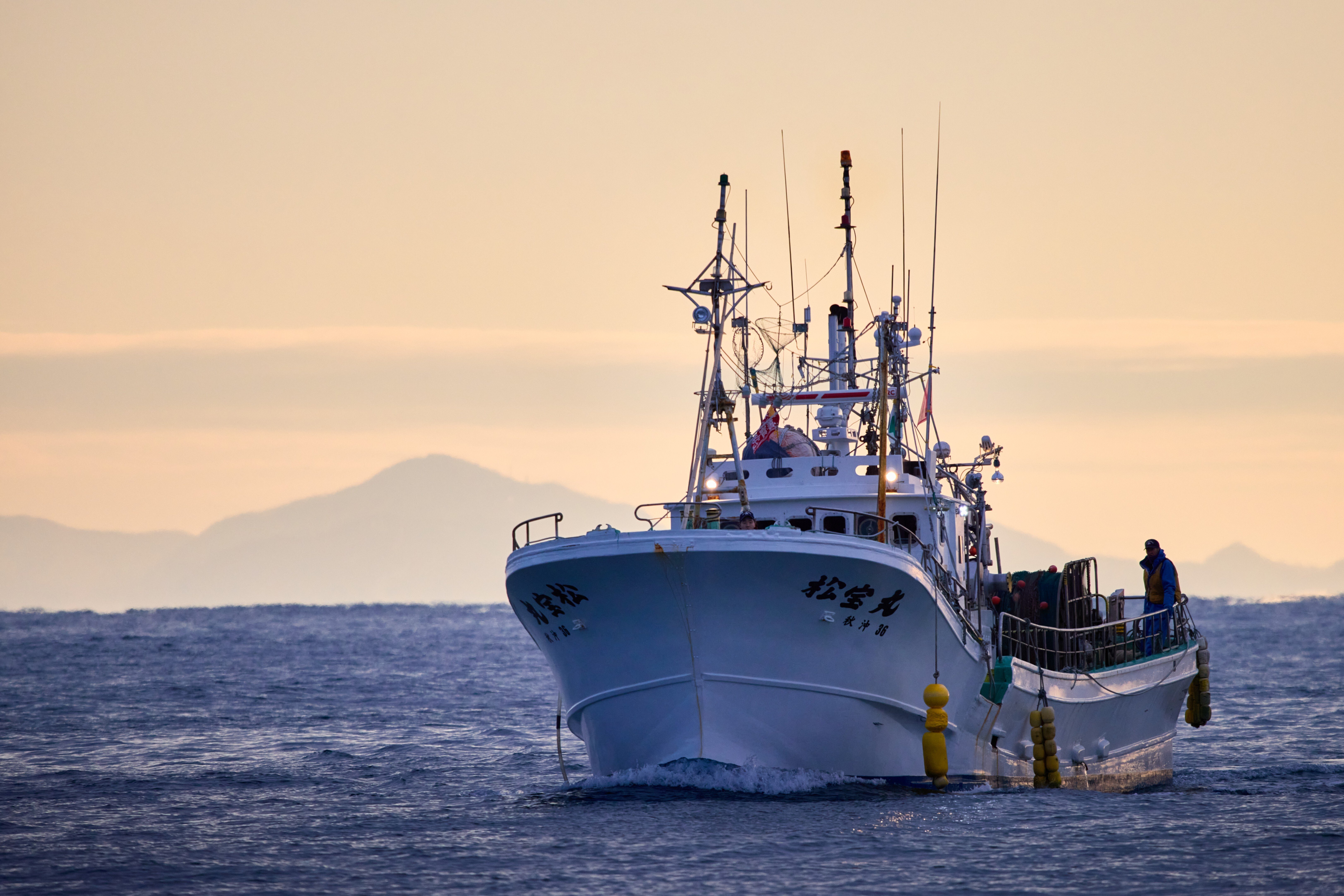 漁船 遊漁船 船舶 大洋発電機 10キロ