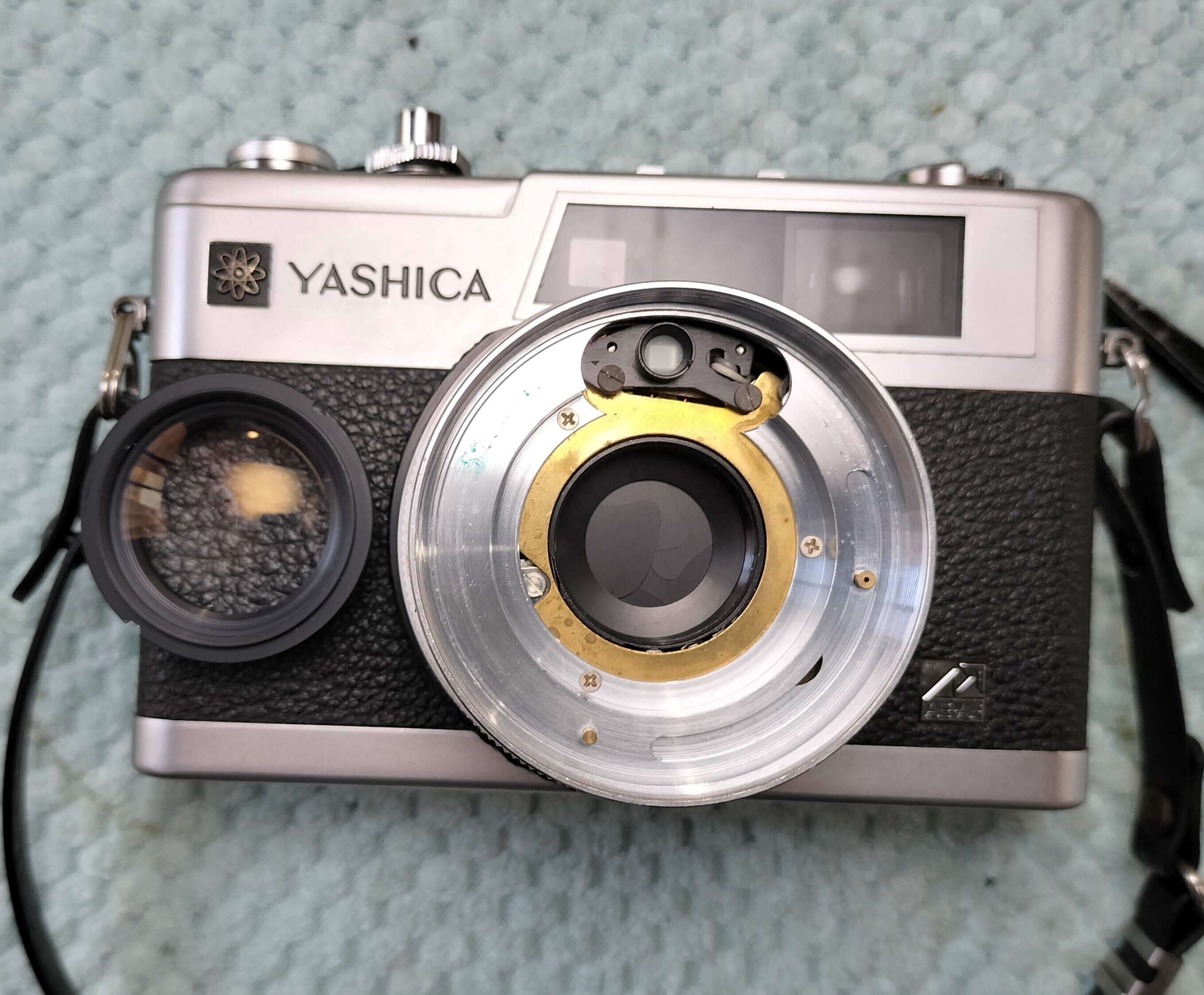 ヤシカエレクトロ35 GXの分解｜フィルムカメラ修理のアクアカメラ