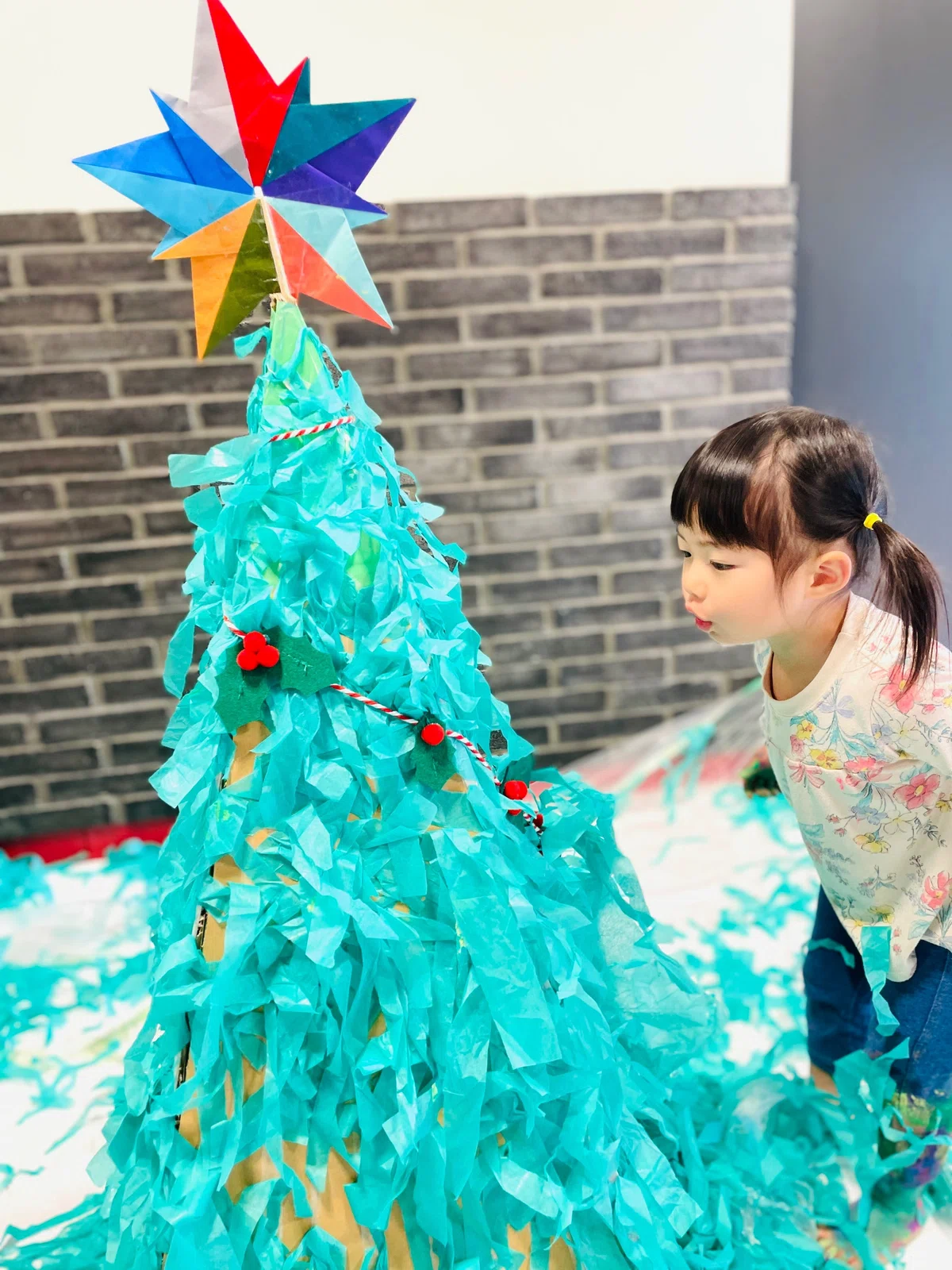 [Activity Report] December Messy Play - Theme: "Christmas Tree"｜AMO自由工作研究所