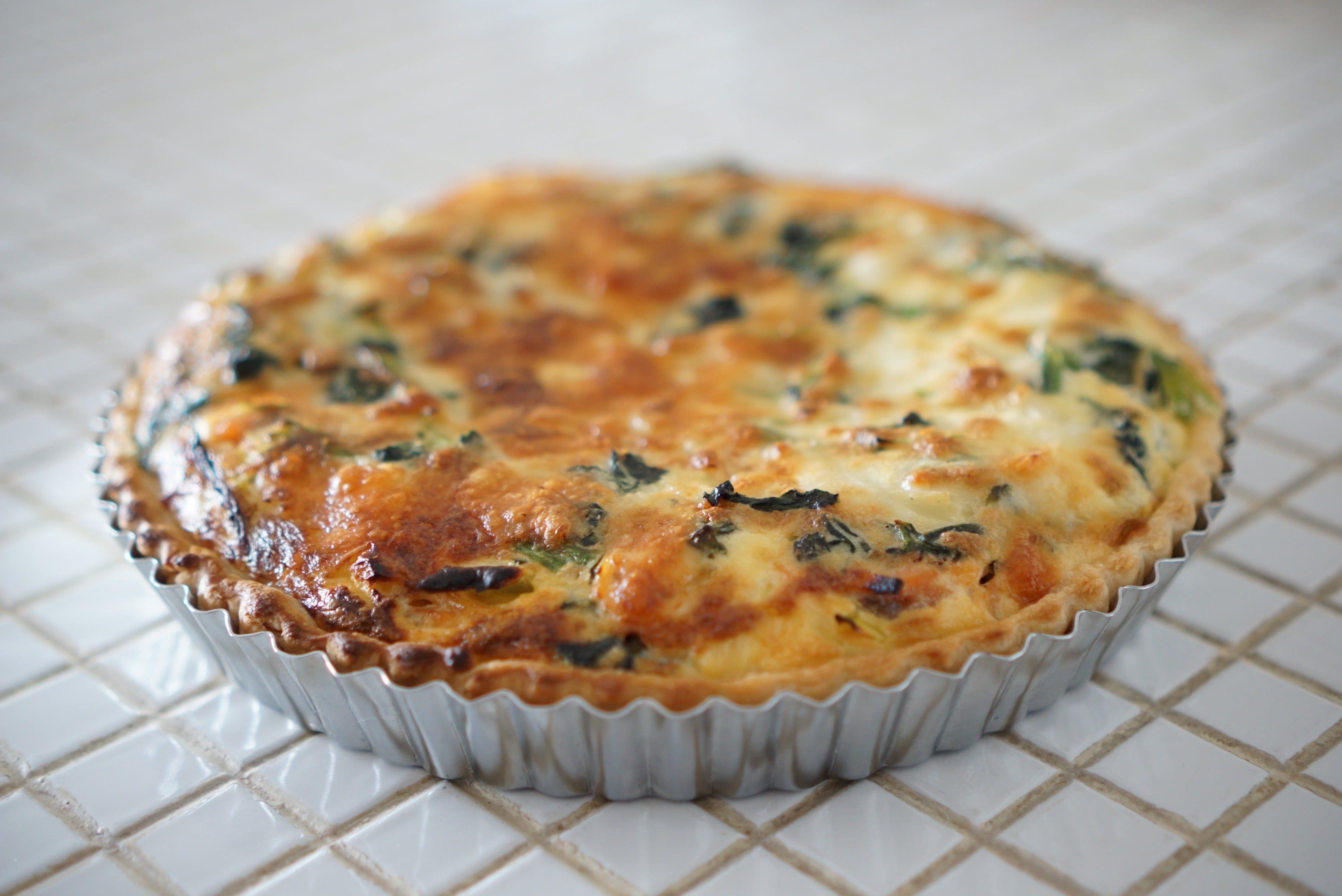 KOZレシピ【スモークサーモンと長ねぎのキッシュ】｜KOZLIFE