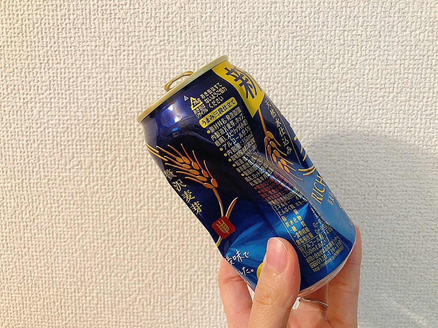 伊藤家に教わった、缶を小さく潰す裏技｜みっき