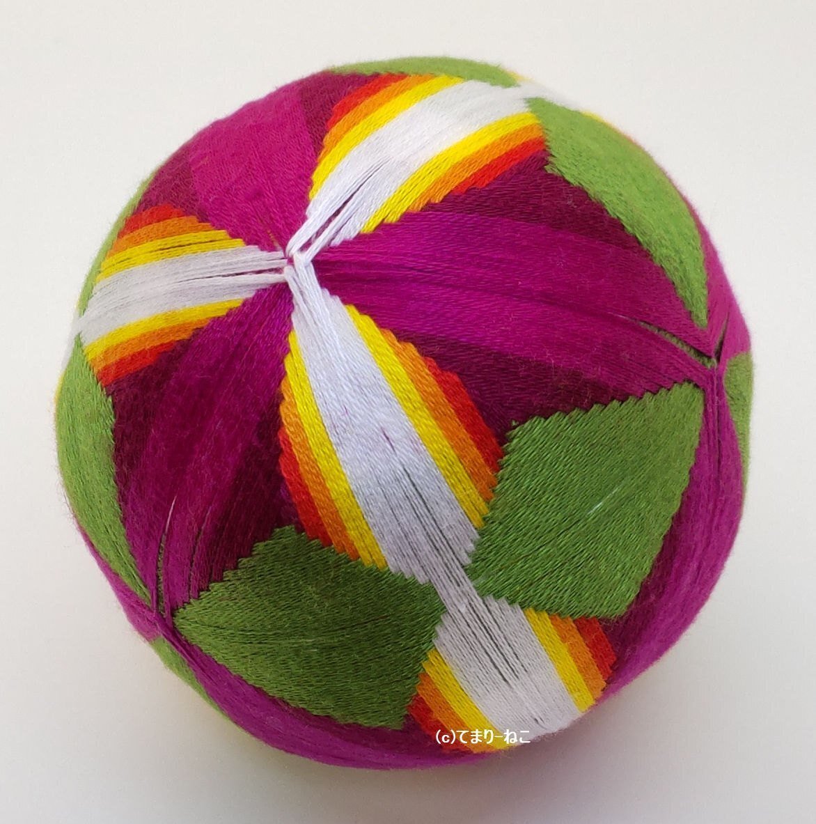 183 手まり「三菱合わせ・菖蒲」の作り方｜てまり-ねこ